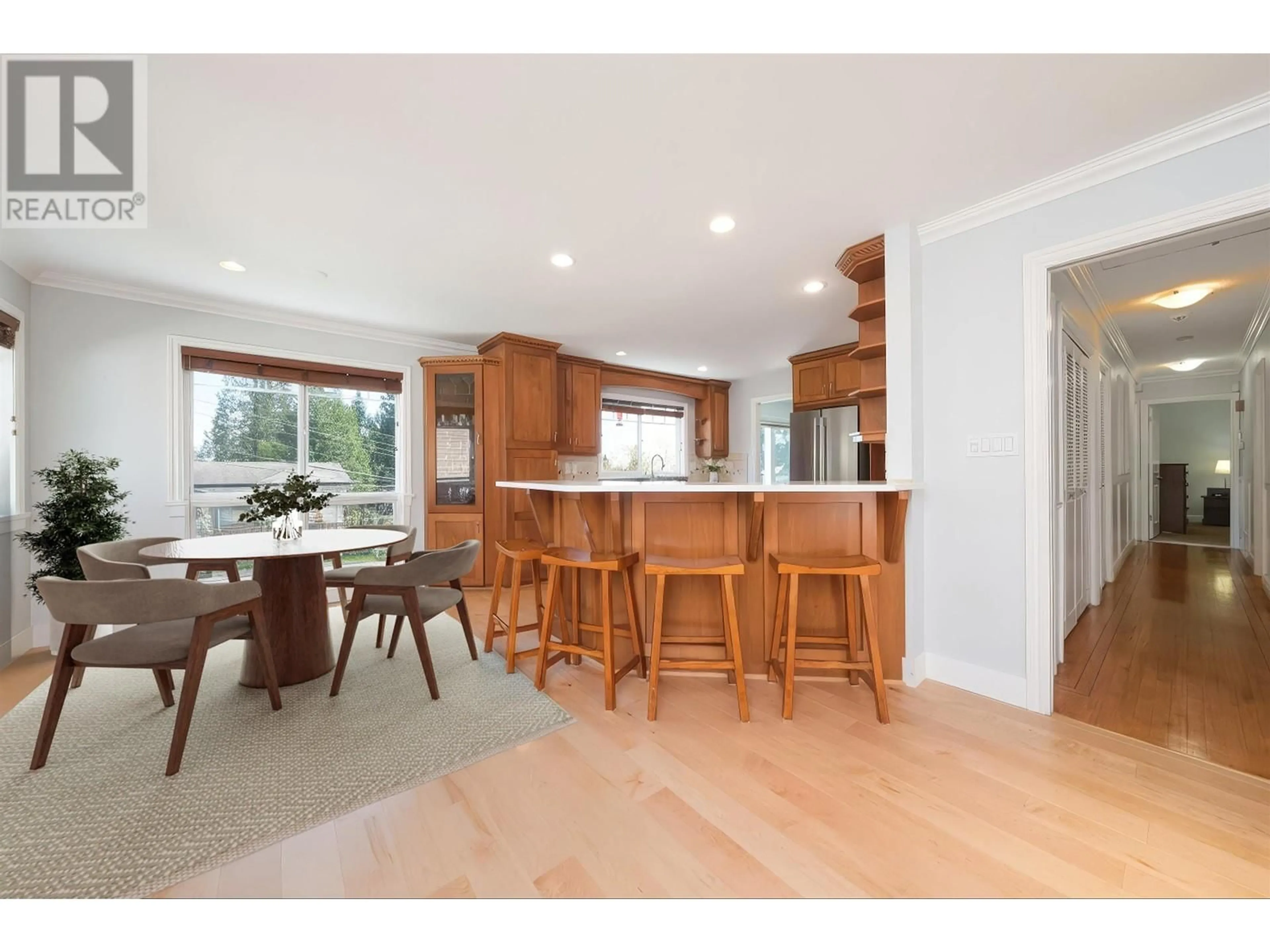 Open concept kitchen, wood/laminate floor for 4627 VALLEY ROAD, North Vancouver British Columbia V7K2M1