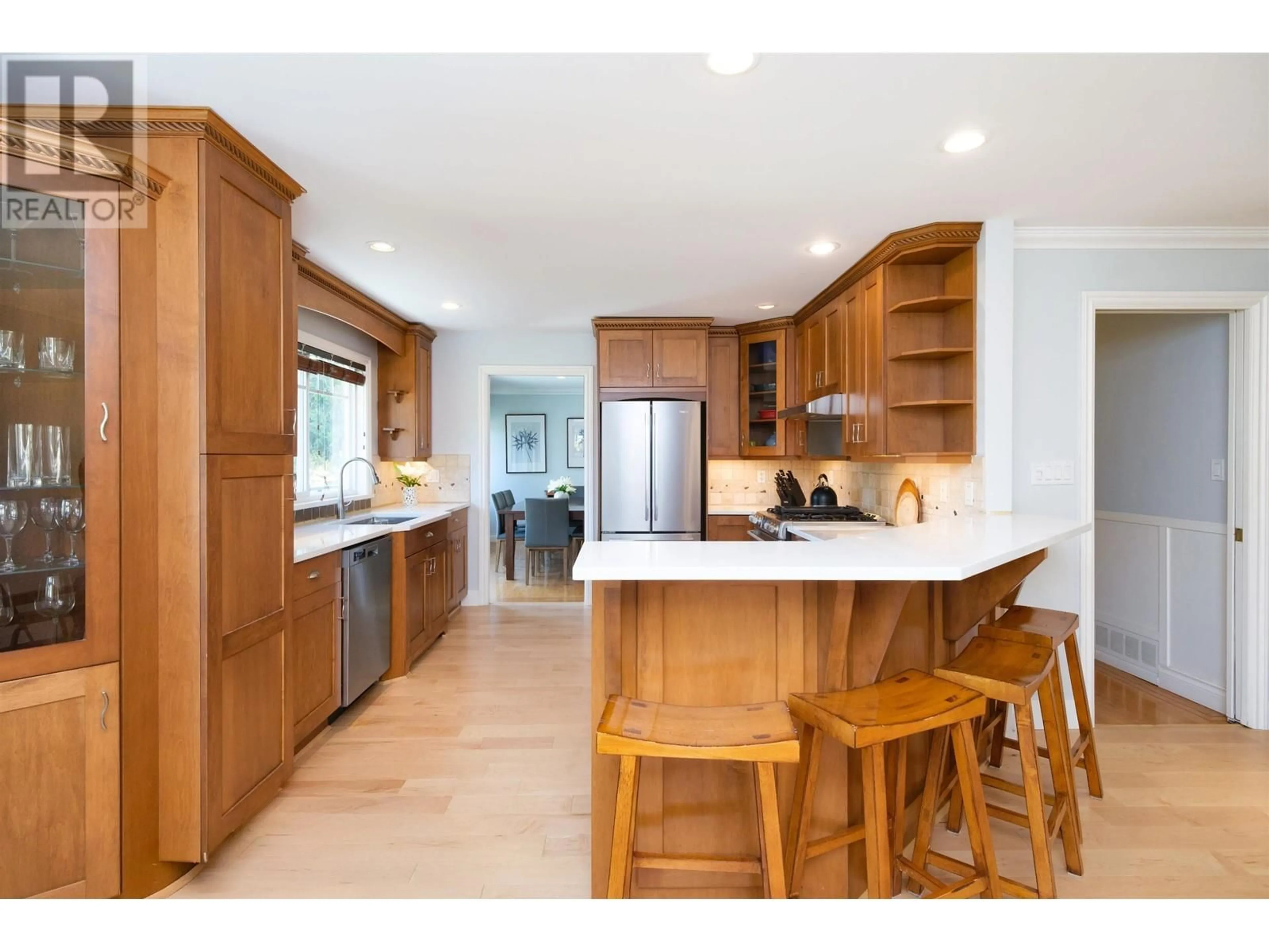 Open concept kitchen, unknown for 4627 VALLEY ROAD, North Vancouver British Columbia V7K2M1