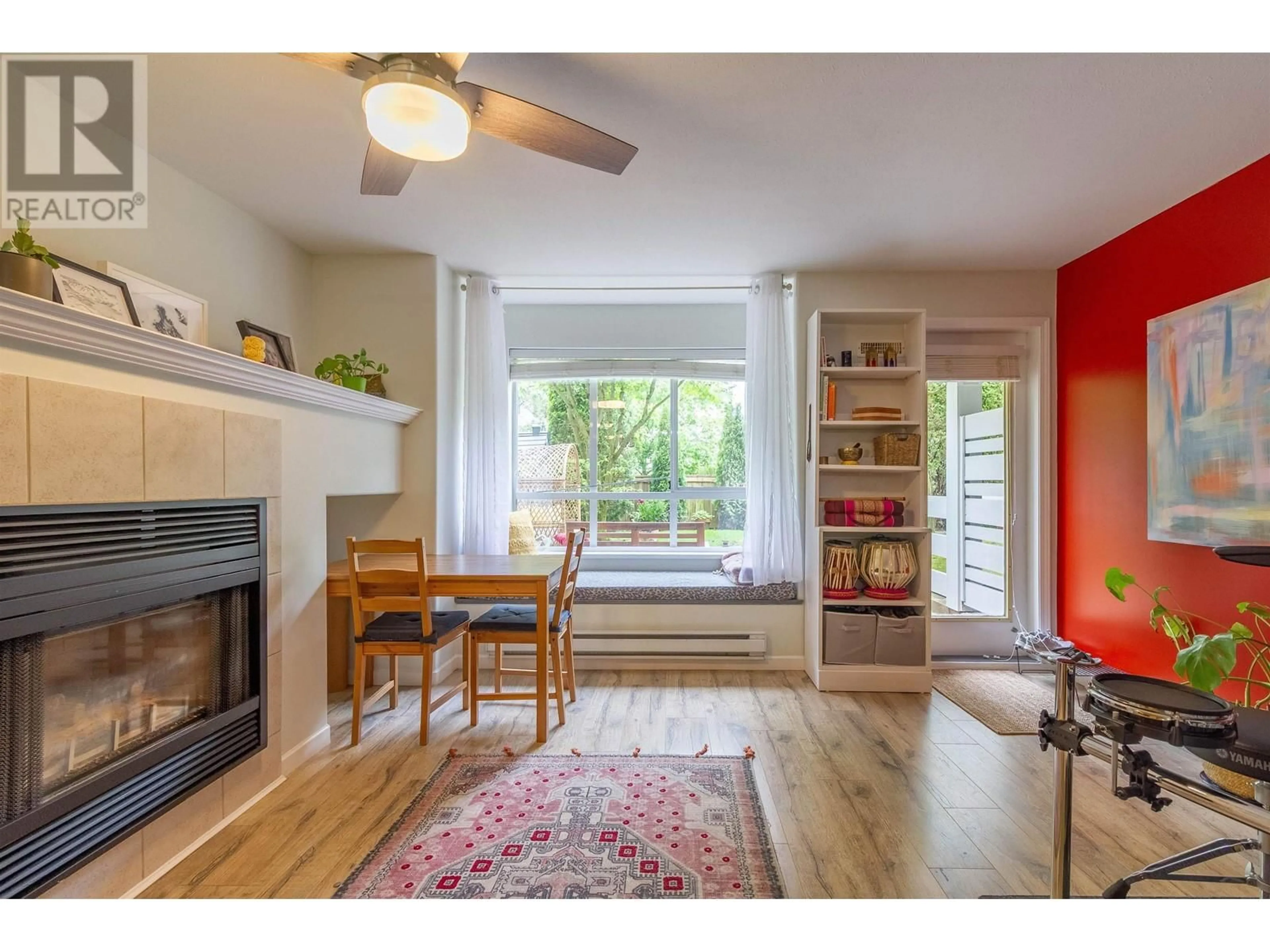 Living room with furniture, wood/laminate floor for 104 - 6745 STATION HILL COURT, Burnaby British Columbia V3N4Z4