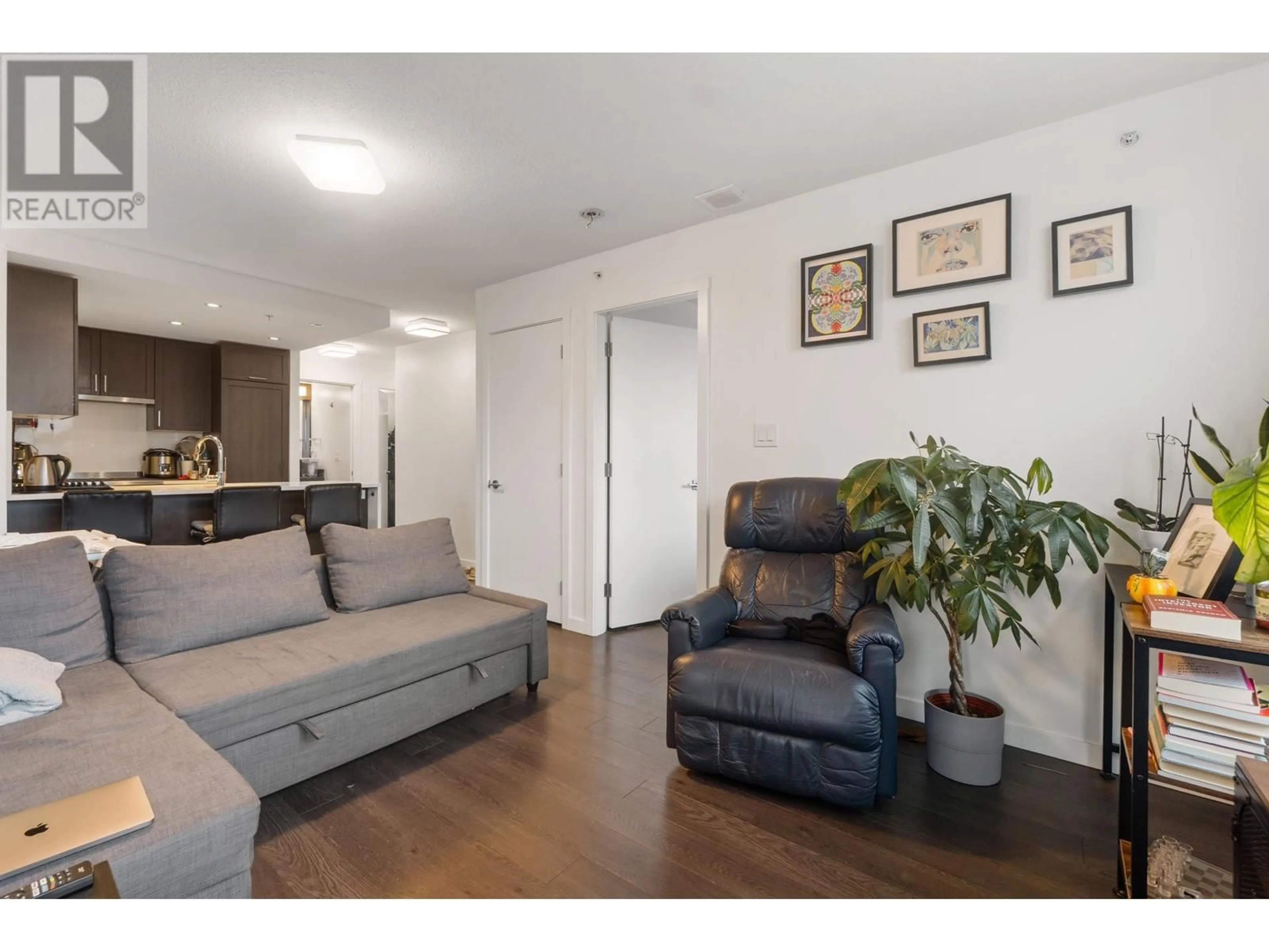 Living room with furniture, wood/laminate floor for 1807 - 5515 BOUNDARY ROAD, Vancouver British Columbia V5R0E3