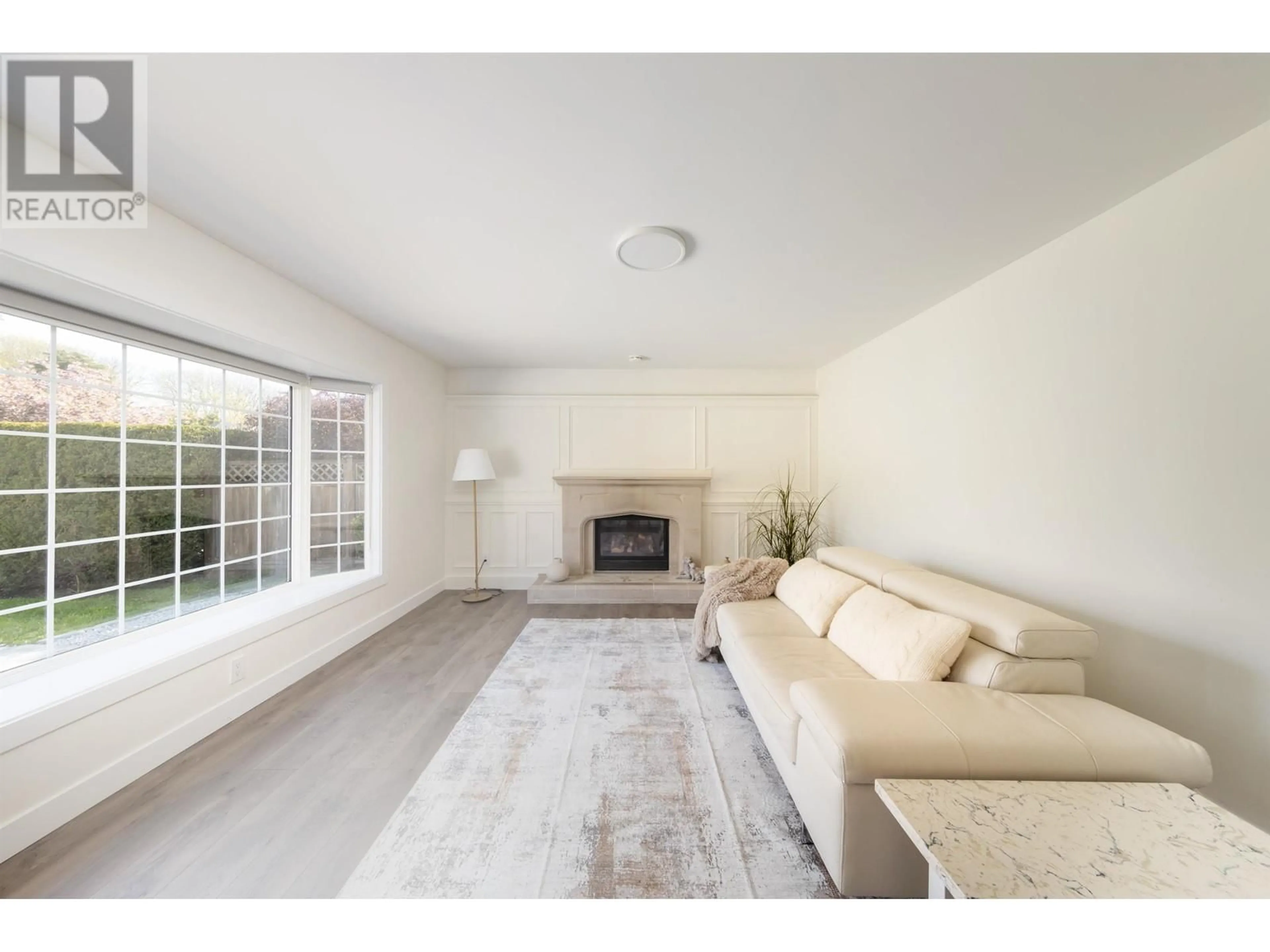 Living room with furniture, unknown for 10080 ROSEDENE CRESCENT, Richmond British Columbia V7A2P7