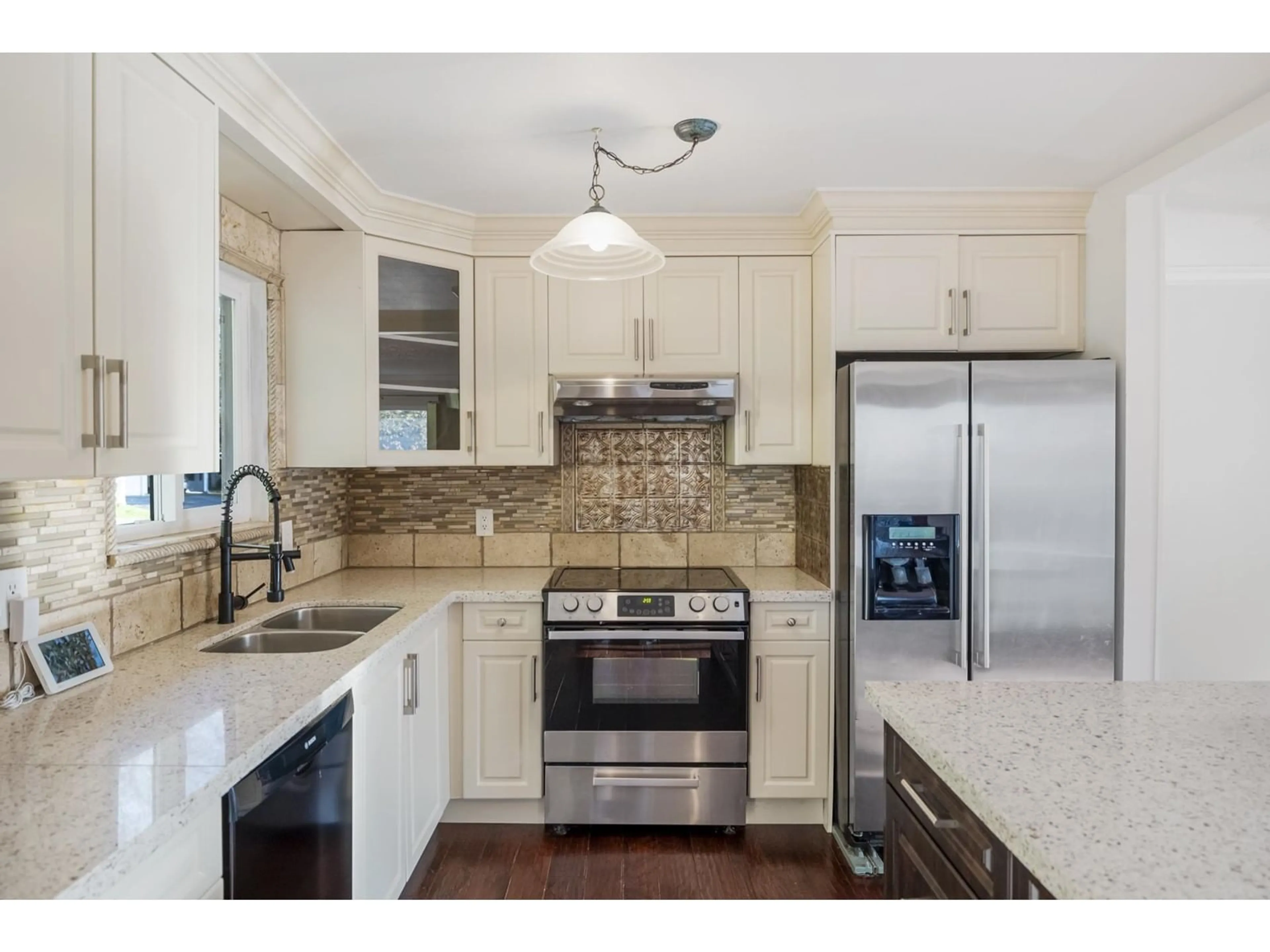 Open concept kitchen, ceramic/tile floor for 6118 PALOMINO, Surrey British Columbia V3S5B6