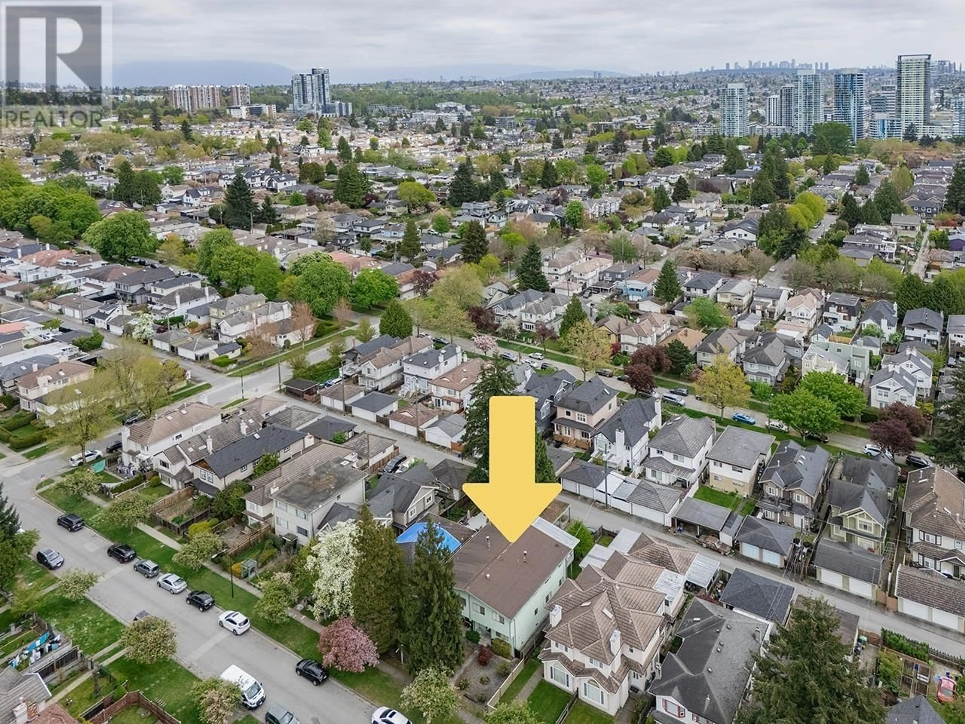 A pic from outside/outdoor area/front of a property/back of a property/a pic from drone, city buildings view from balcony for 8416 - 8420 SHAUGHNESSY STREET, Vancouver British Columbia V6P3Y2