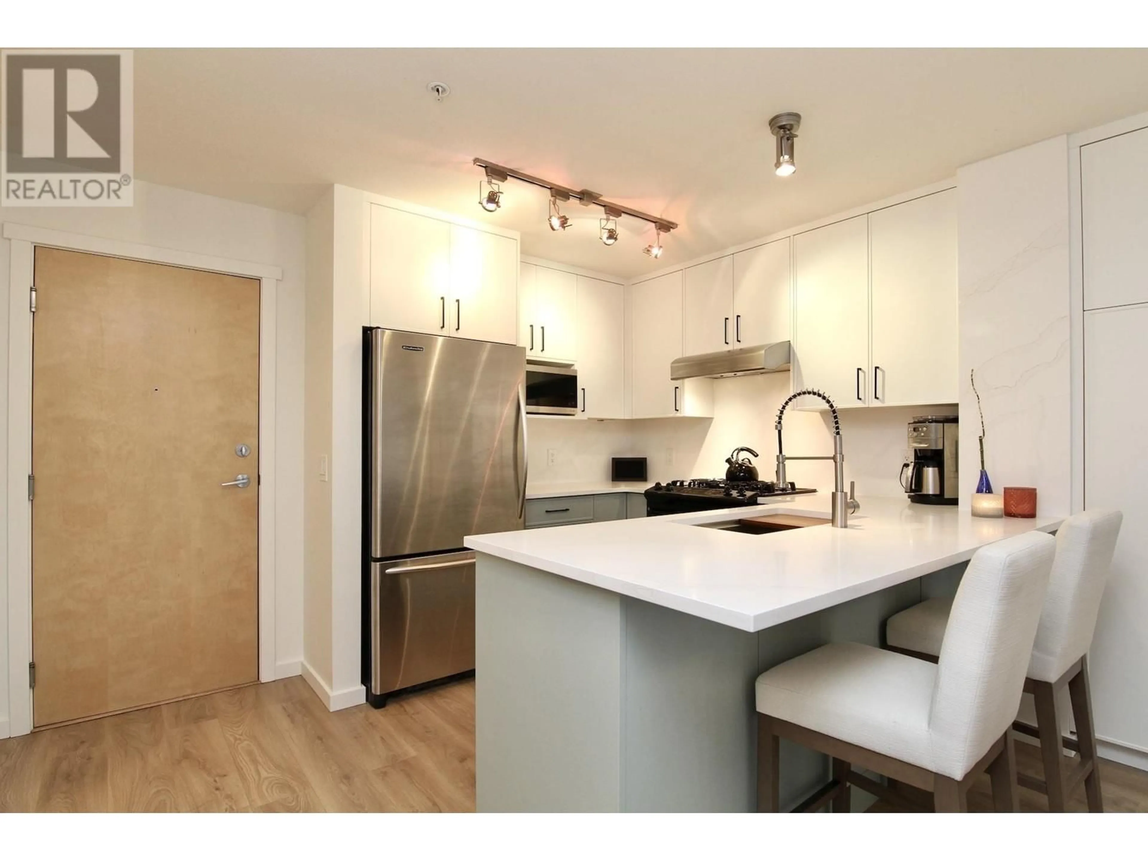 Open concept kitchen, wood/laminate floor for 317 - 700 KLAHANIE DRIVE, Port Moody British Columbia V3H5L3