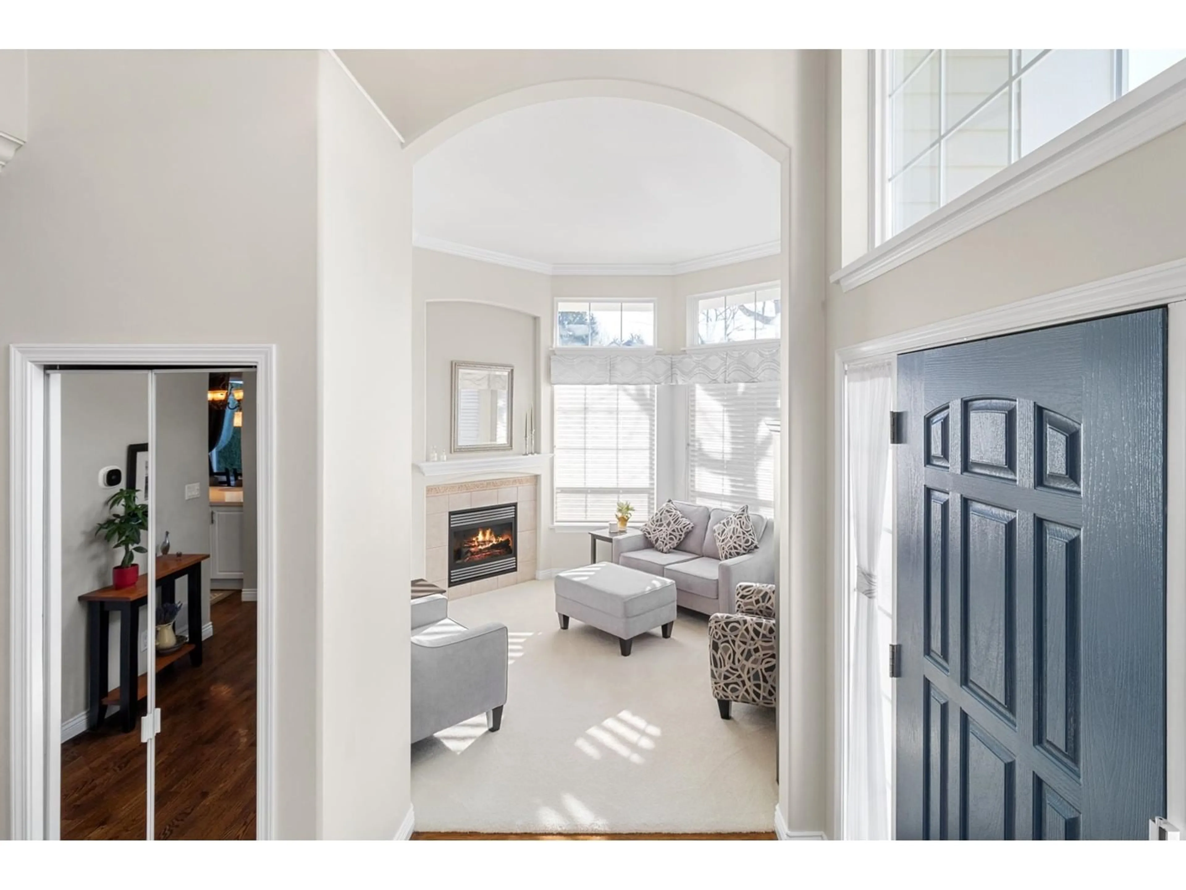 Indoor entryway for 3312 155B, Surrey British Columbia V3Z0K5