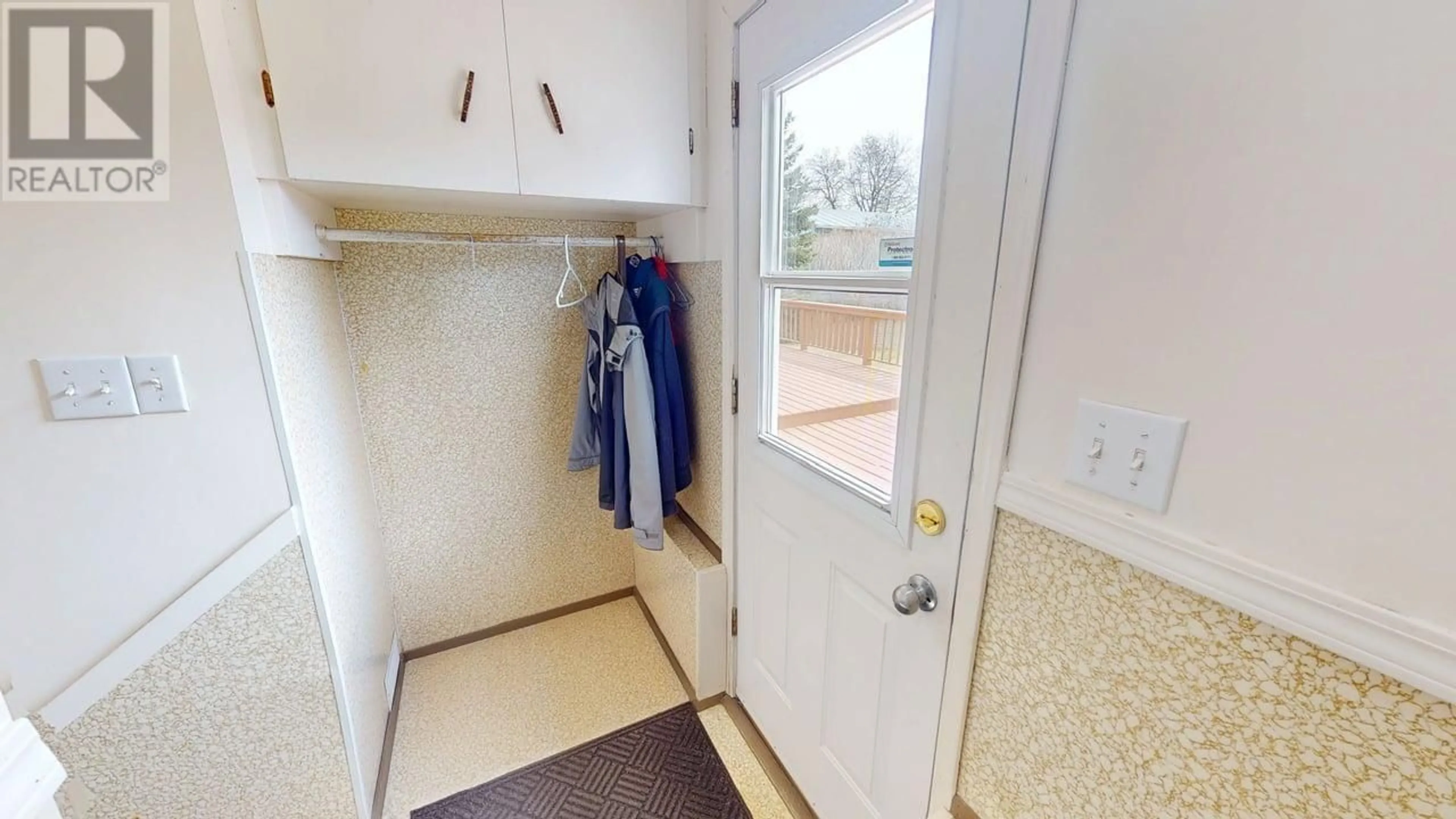 Indoor entryway for 12217 JUNIPER AVENUE, Fort St. John British Columbia V1J8E5