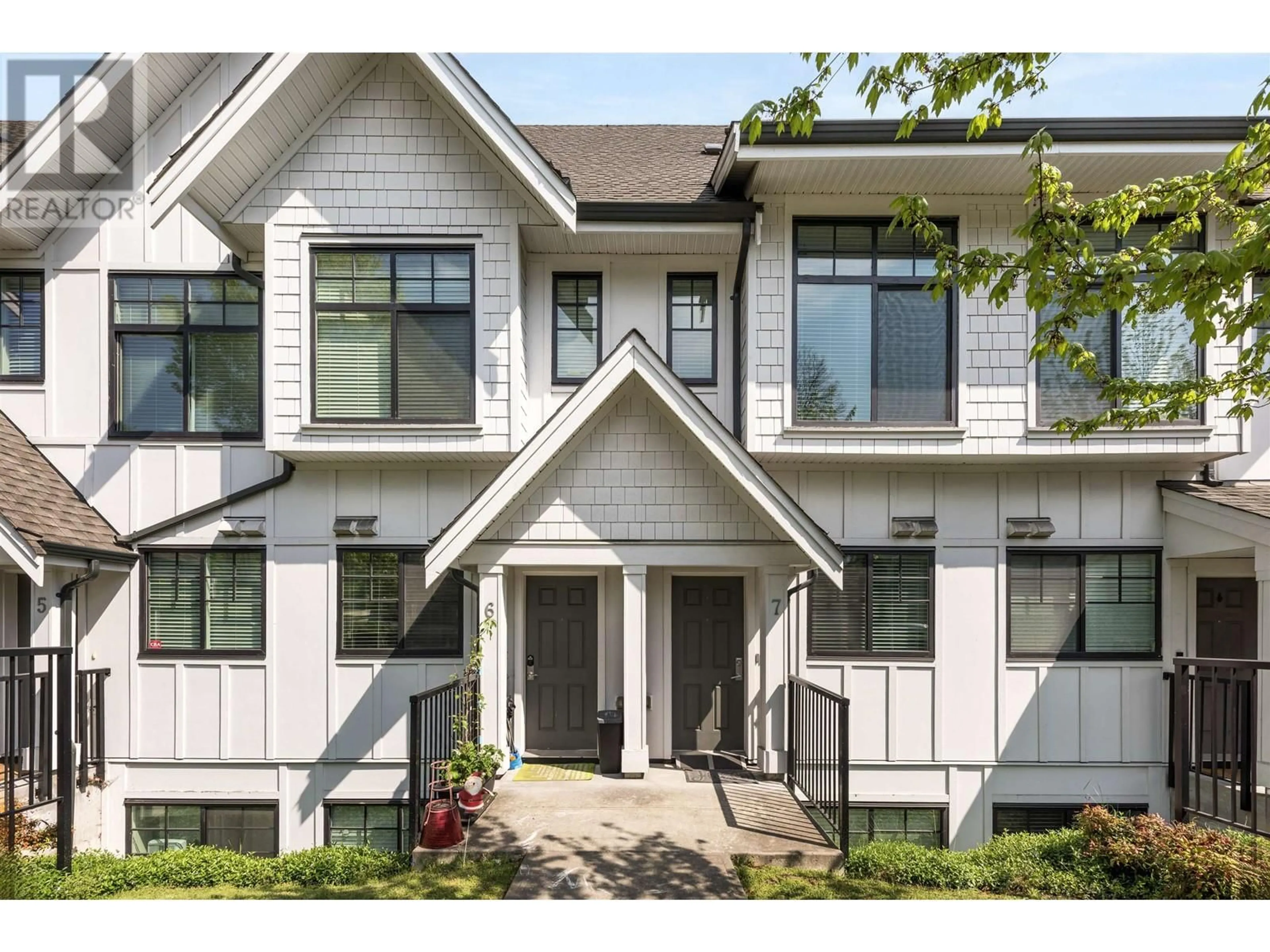 Home with vinyl exterior material, street for 7 - 5152 CANADA WAY, Burnaby British Columbia V5E0C3