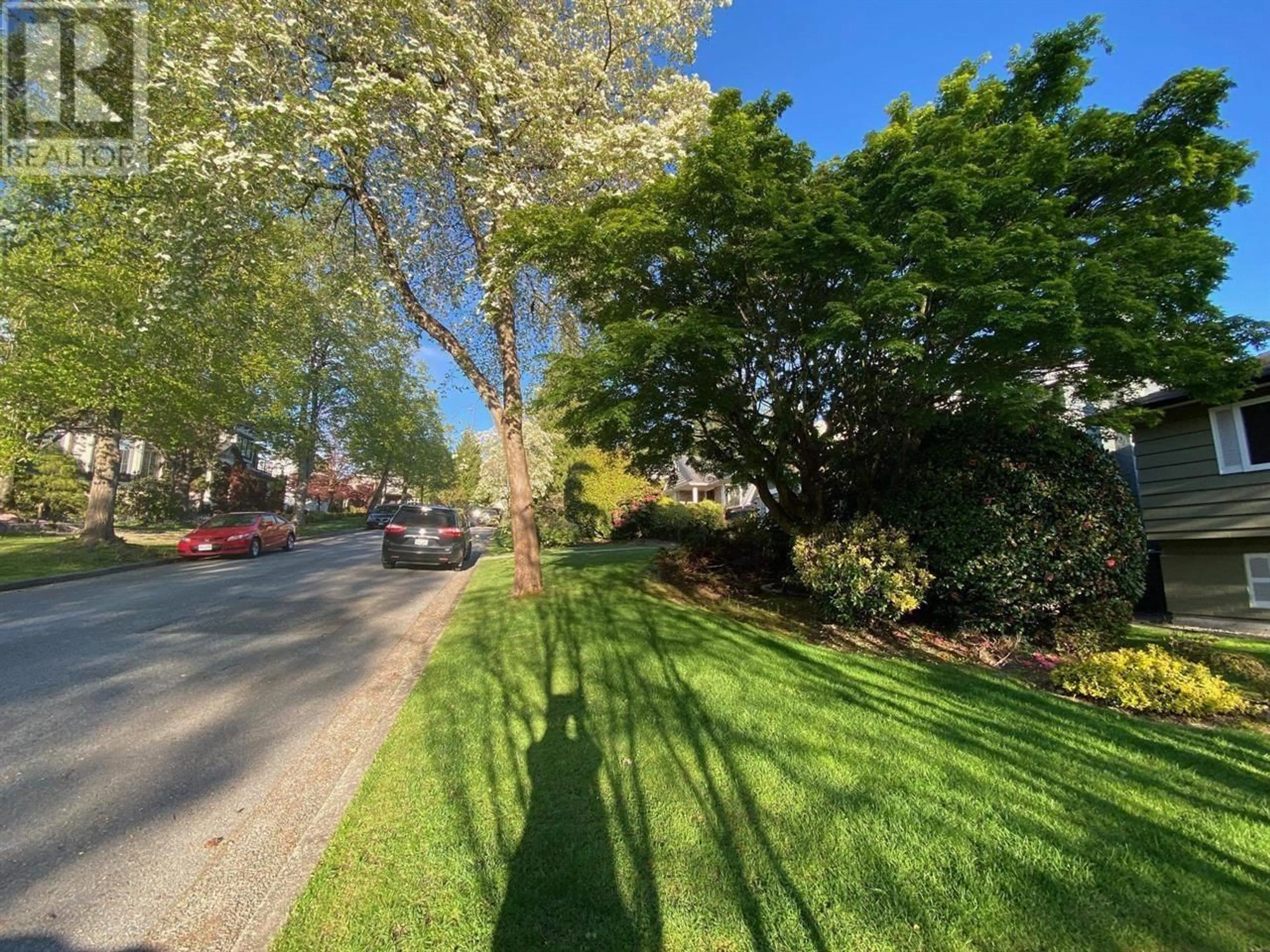 A pic from outside/outdoor area/front of a property/back of a property/a pic from drone, street for 2056 29TH AVENUE, Vancouver British Columbia V6J3A1