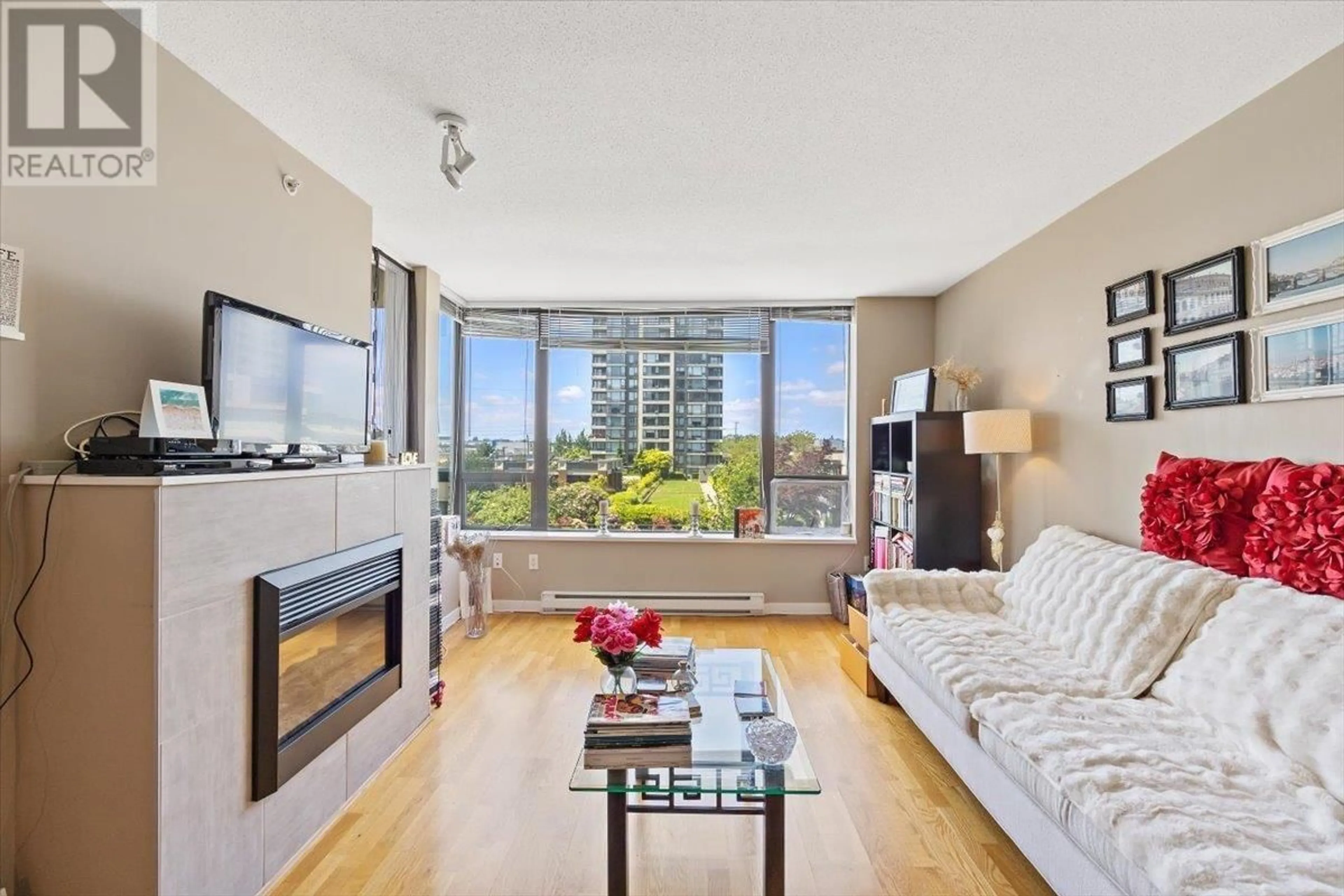 Living room with furniture, unknown for 505 - 4182 DAWSON STREET, Burnaby British Columbia V5C0A2