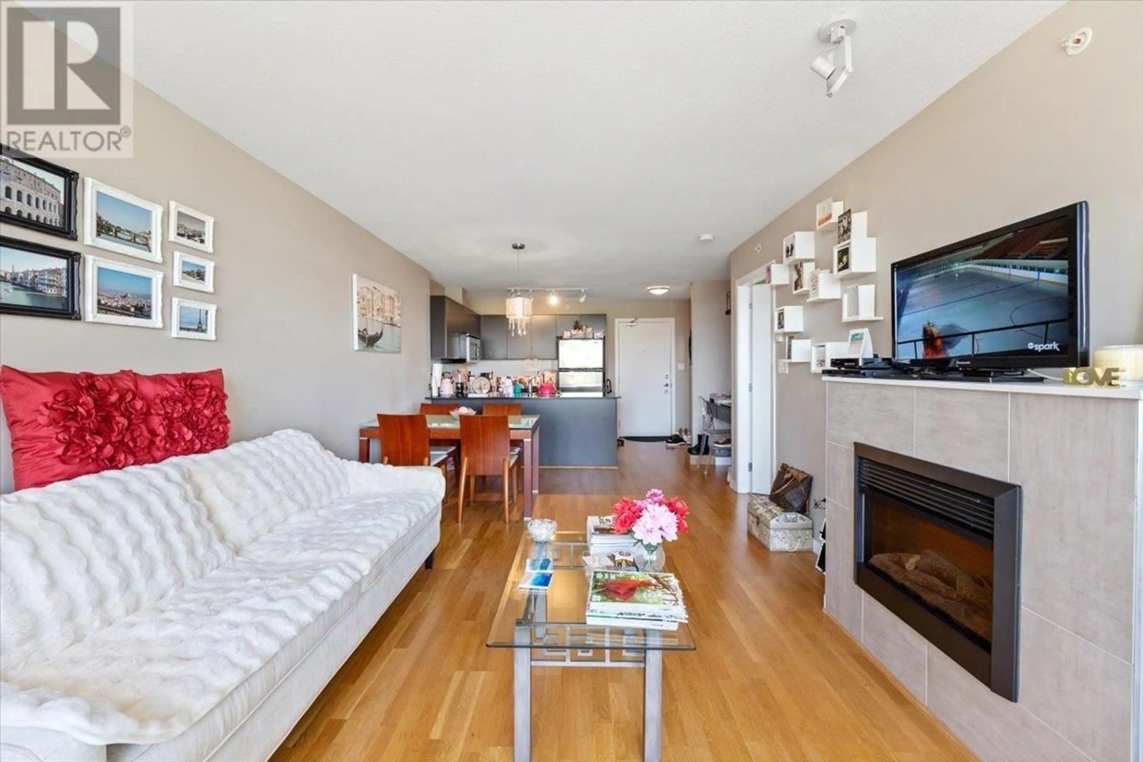 Living room with furniture, wood/laminate floor for 505 - 4182 DAWSON STREET, Burnaby British Columbia V5C0A2