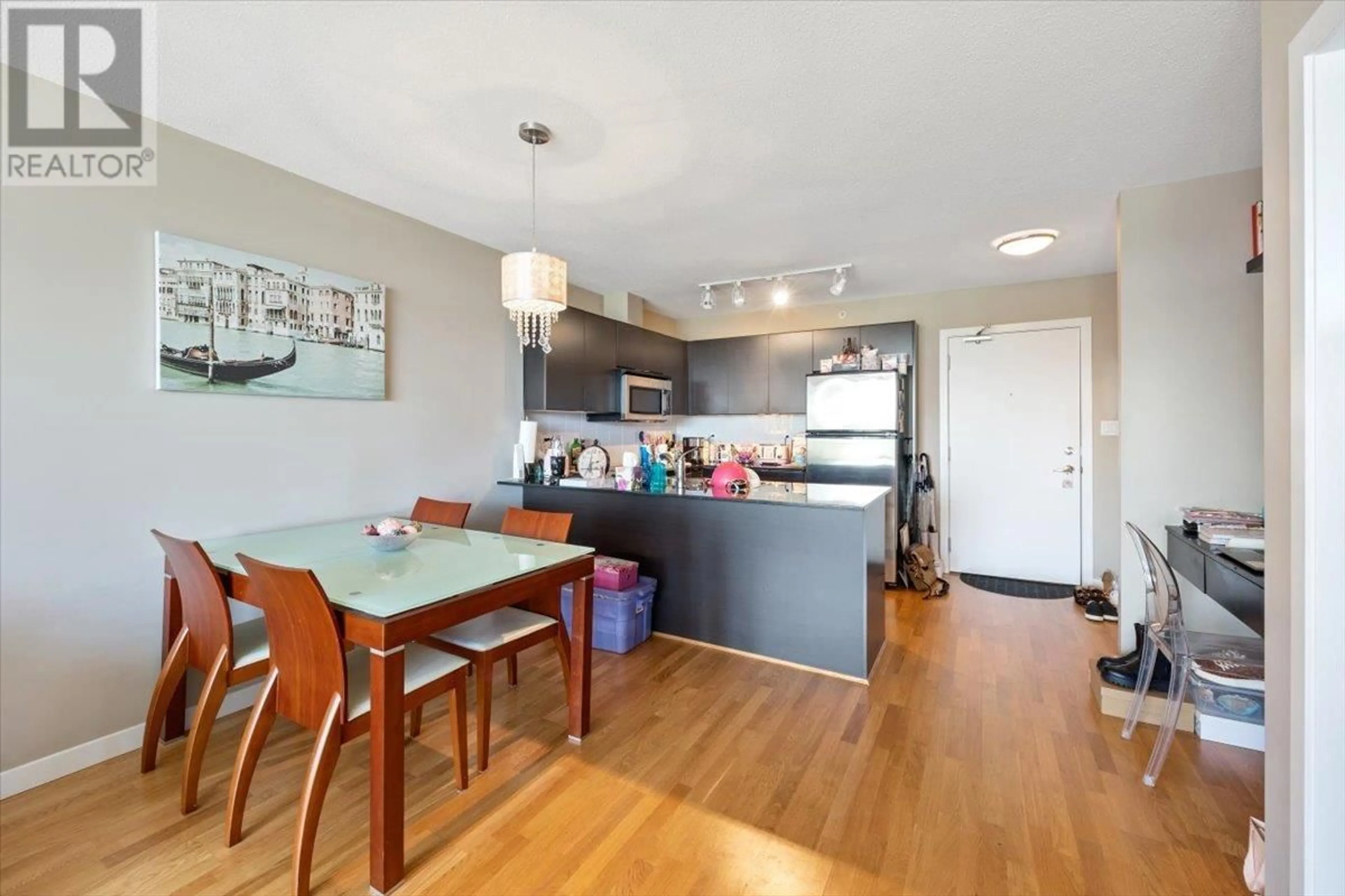 Open concept kitchen, wood/laminate floor for 505 - 4182 DAWSON STREET, Burnaby British Columbia V5C0A2