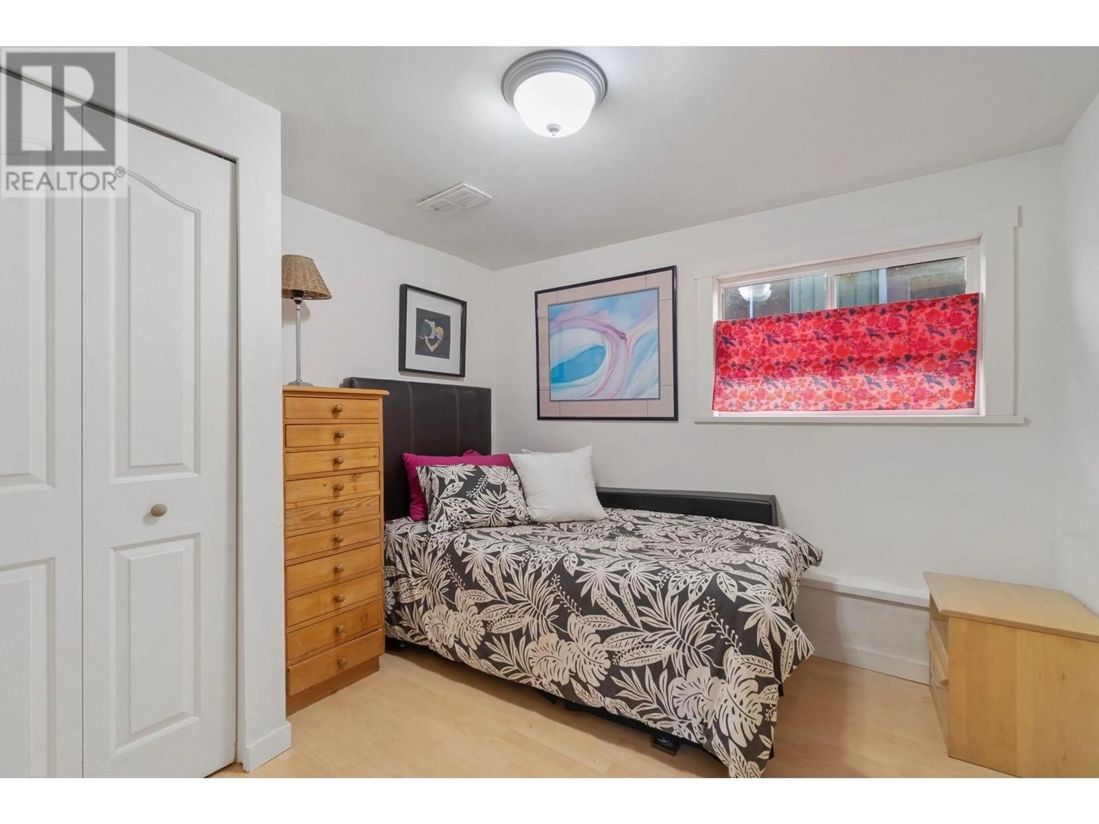 Unknown for 19 26TH AVENUE, Vancouver British Columbia V5V2G6
