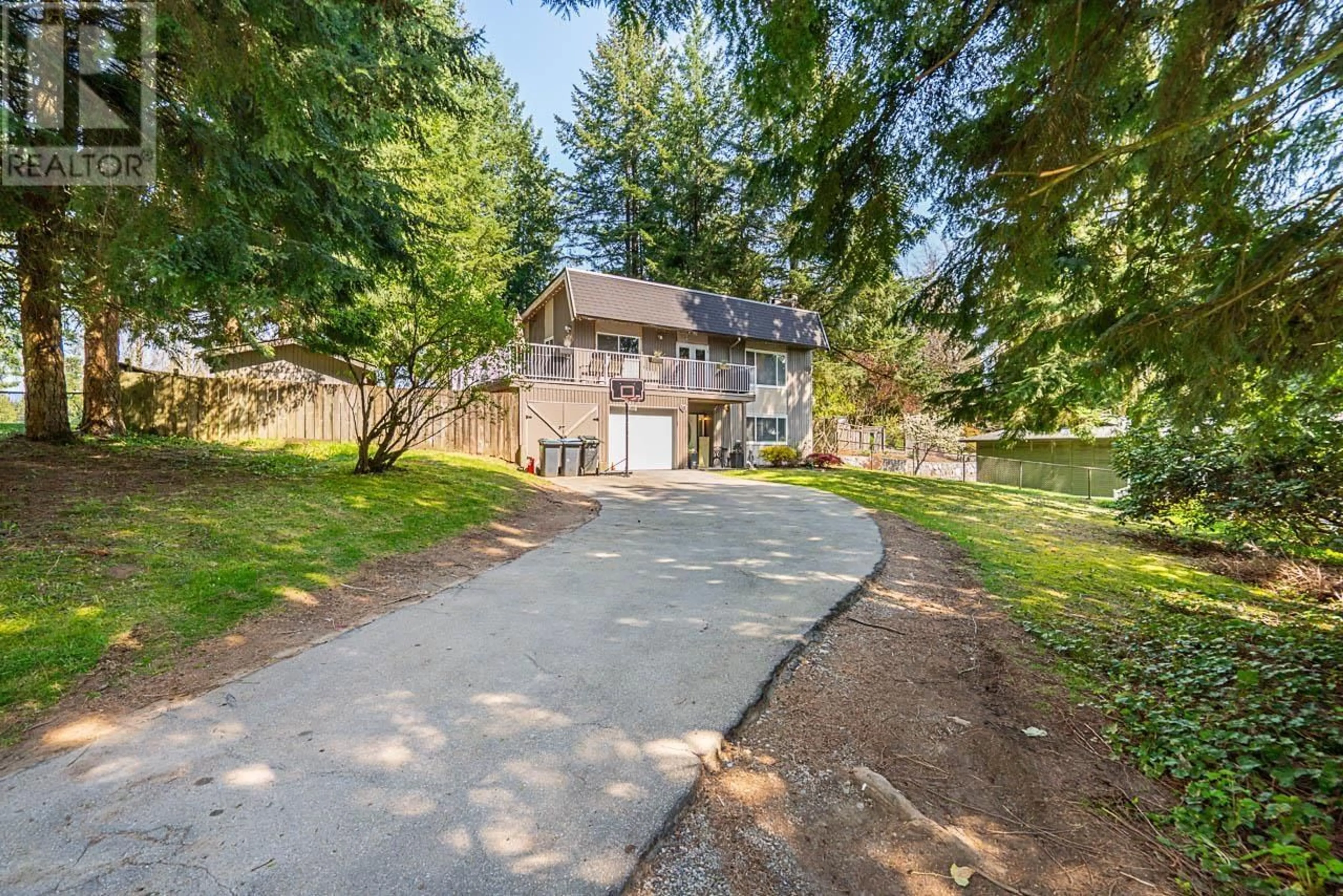 A pic from outside/outdoor area/front of a property/back of a property/a pic from drone, unknown for 101 COLLEGE PARK WAY, Port Moody British Columbia V3H1S5