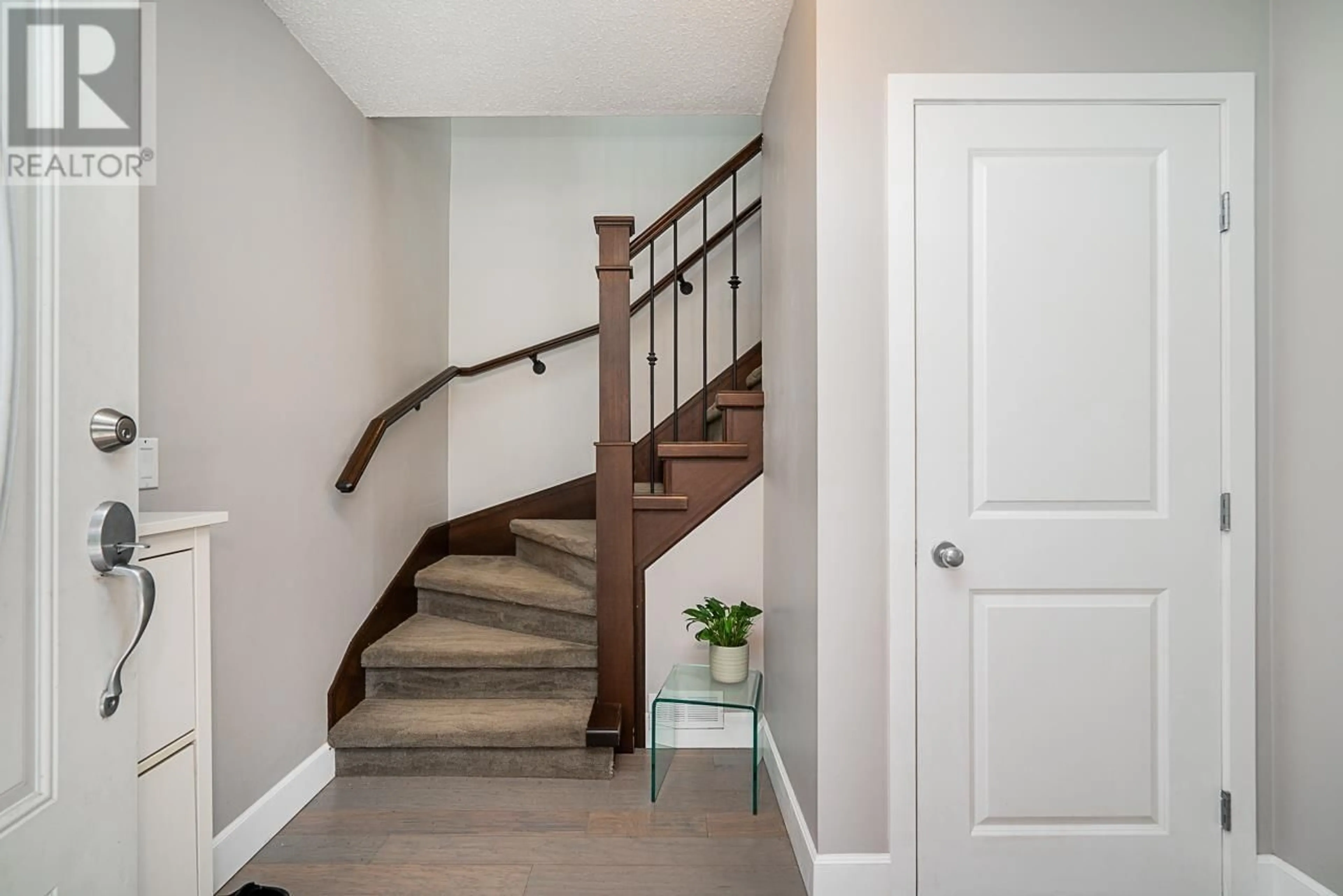 Stairs for 101 COLLEGE PARK WAY, Port Moody British Columbia V3H1S5