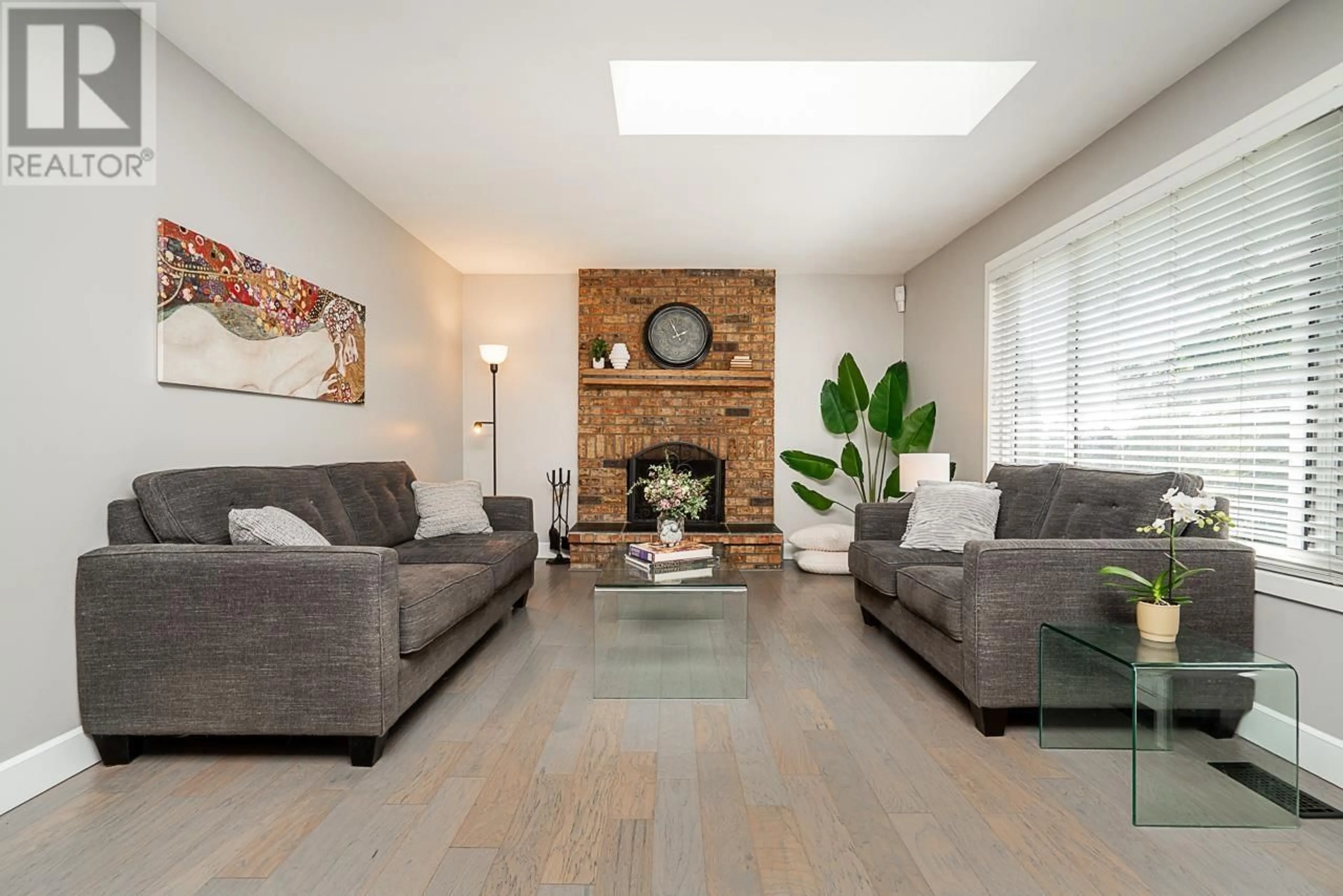 Living room with furniture, unknown for 101 COLLEGE PARK WAY, Port Moody British Columbia V3H1S5