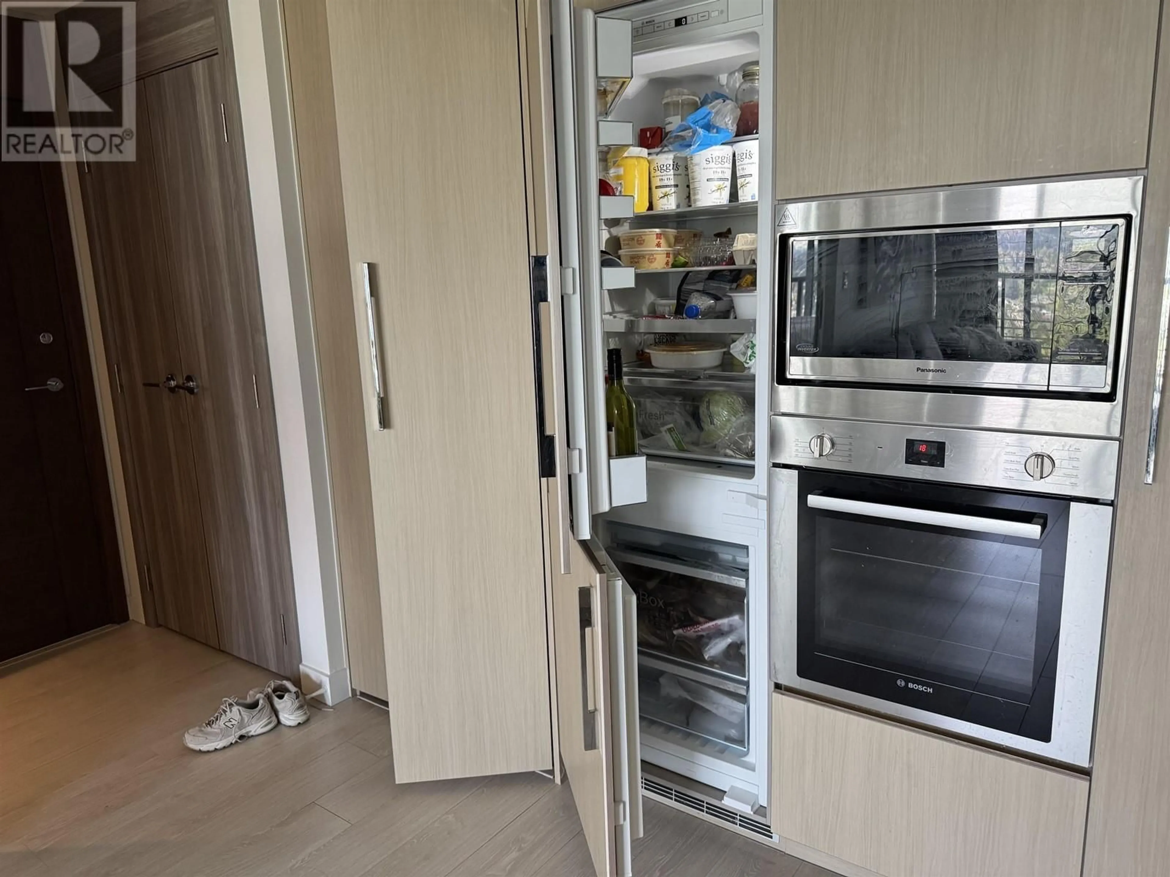 Standard kitchen, floor is not visible for 3208 - 4720 LOUGHEED HIGHWAY, Burnaby British Columbia V5C0M8