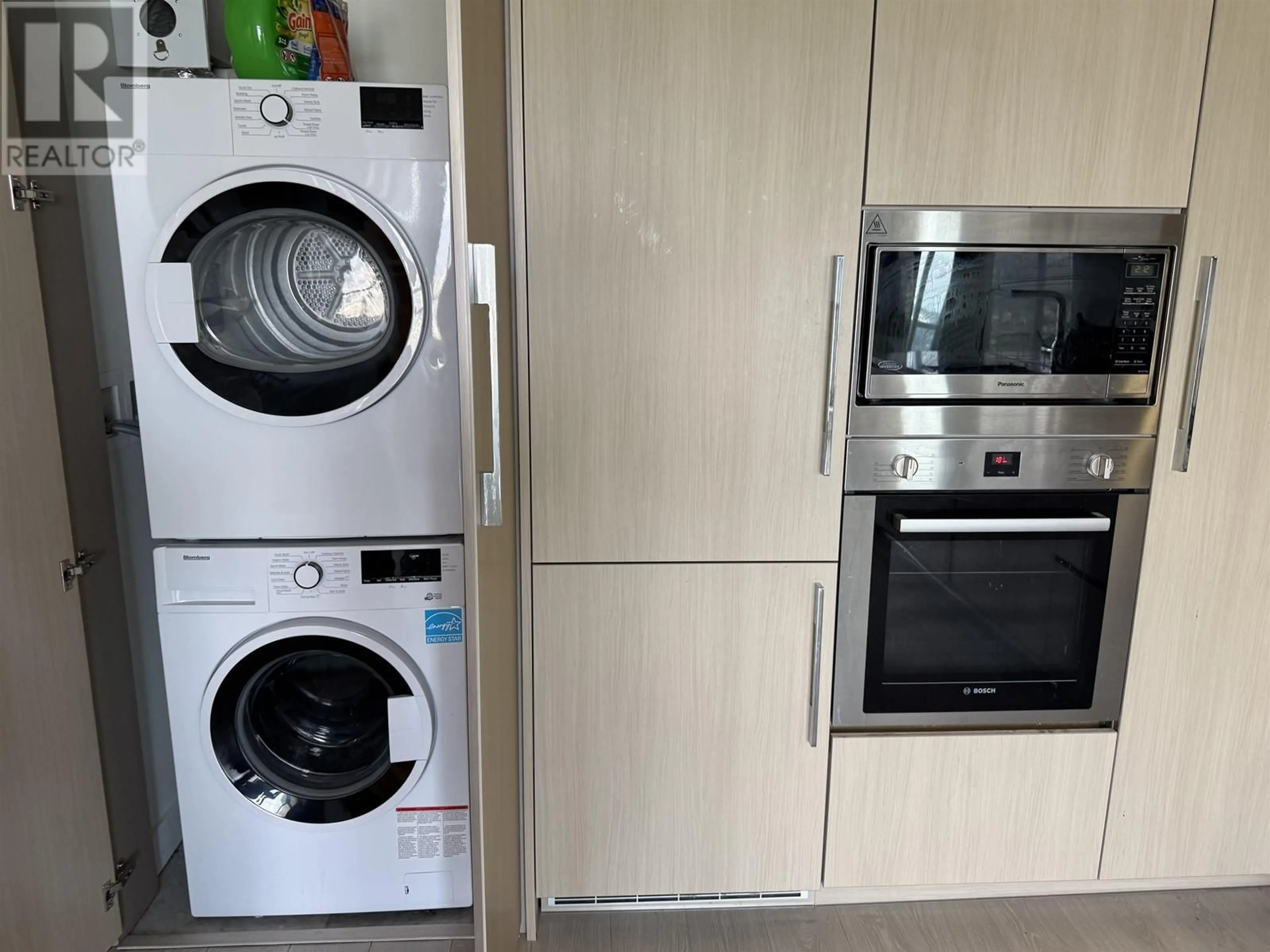 Kitchen with laundary machines, unknown for 3208 - 4720 LOUGHEED HIGHWAY, Burnaby British Columbia V5C0M8
