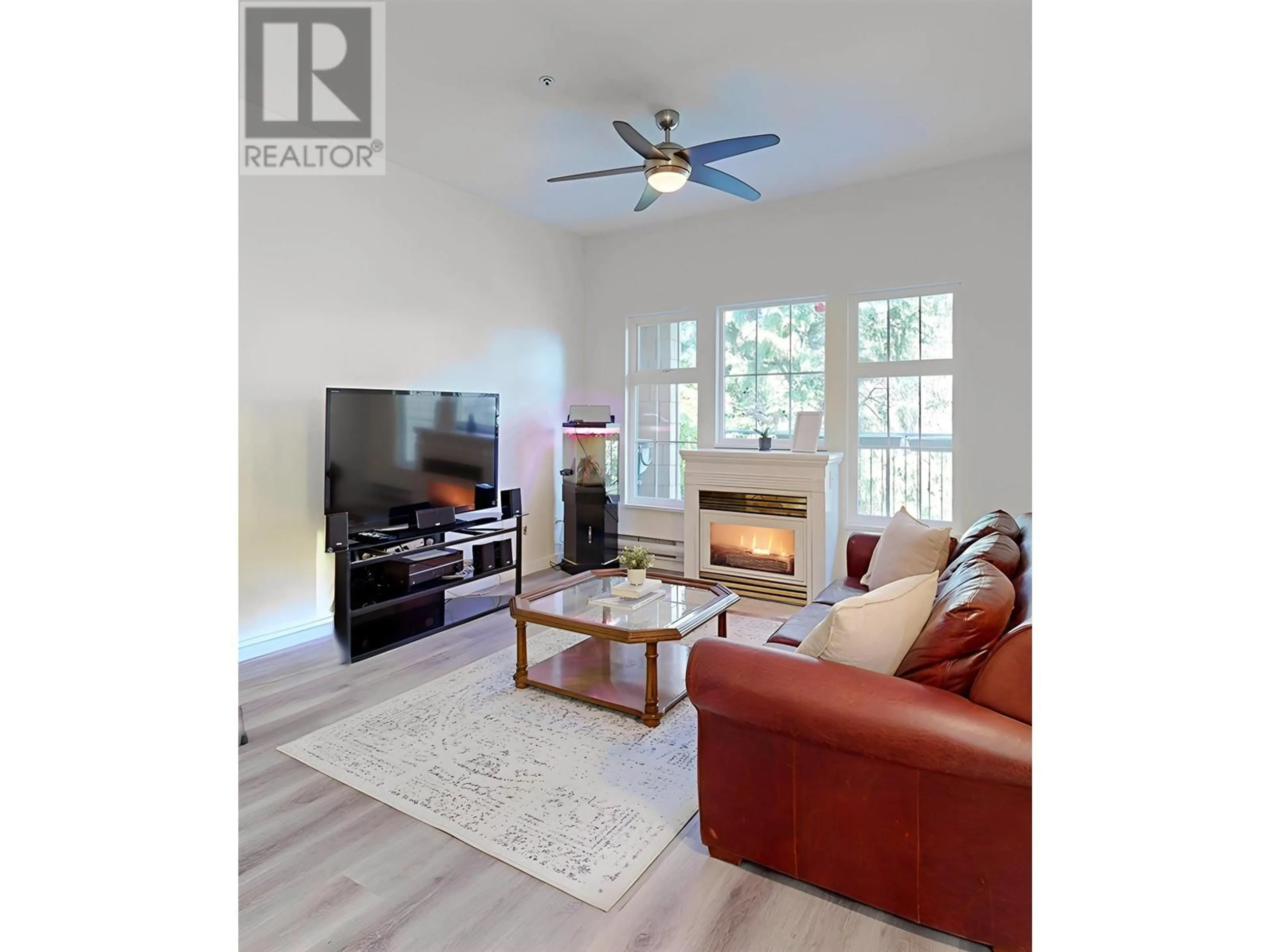 Living room with furniture, wood/laminate floor for 420 - 5518 14 AVENUE, Tsawwassen British Columbia V4M4E9