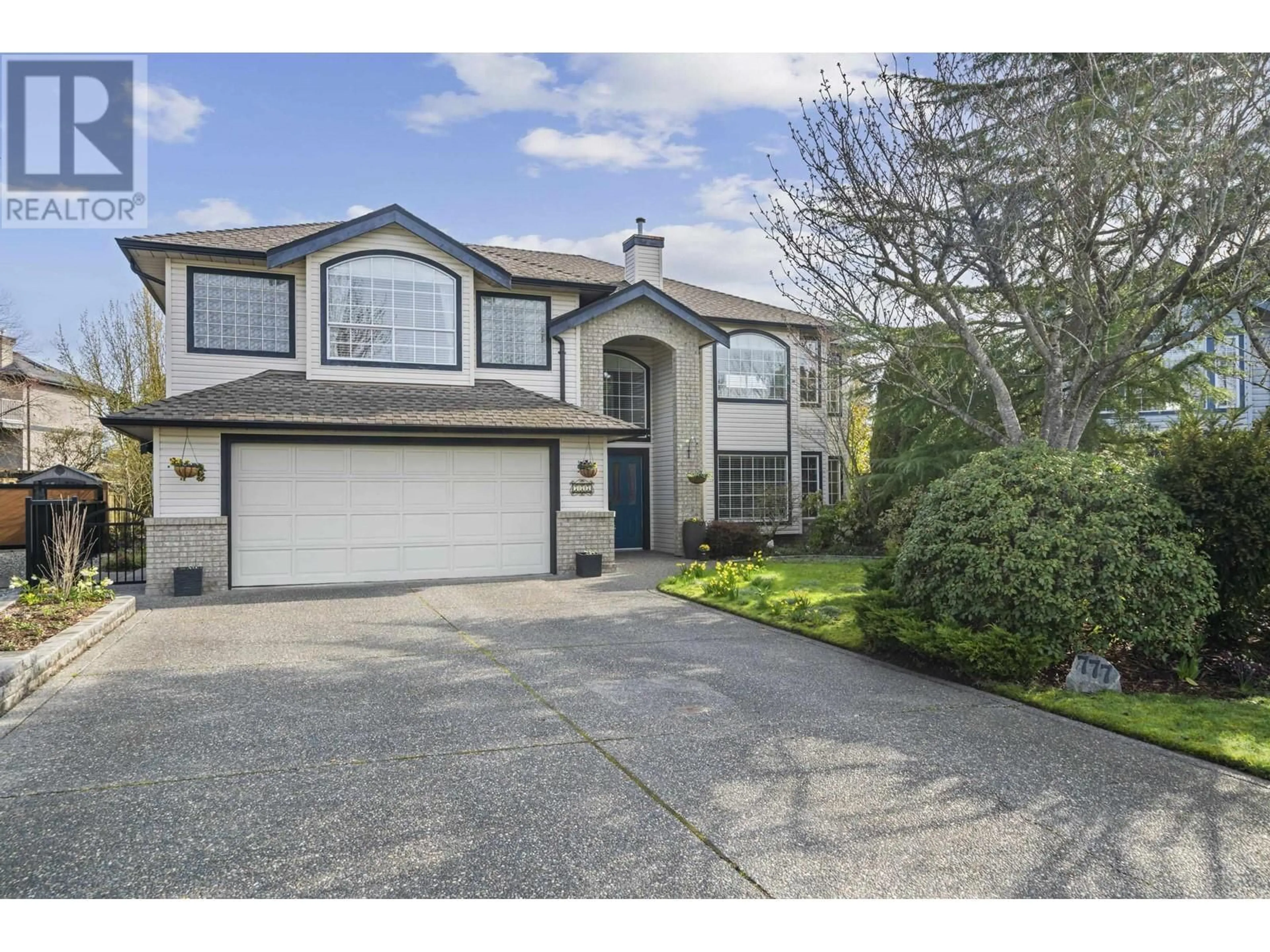 Home with vinyl exterior material, street for 777 CANNON, Port Coquitlam British Columbia V3C6E3