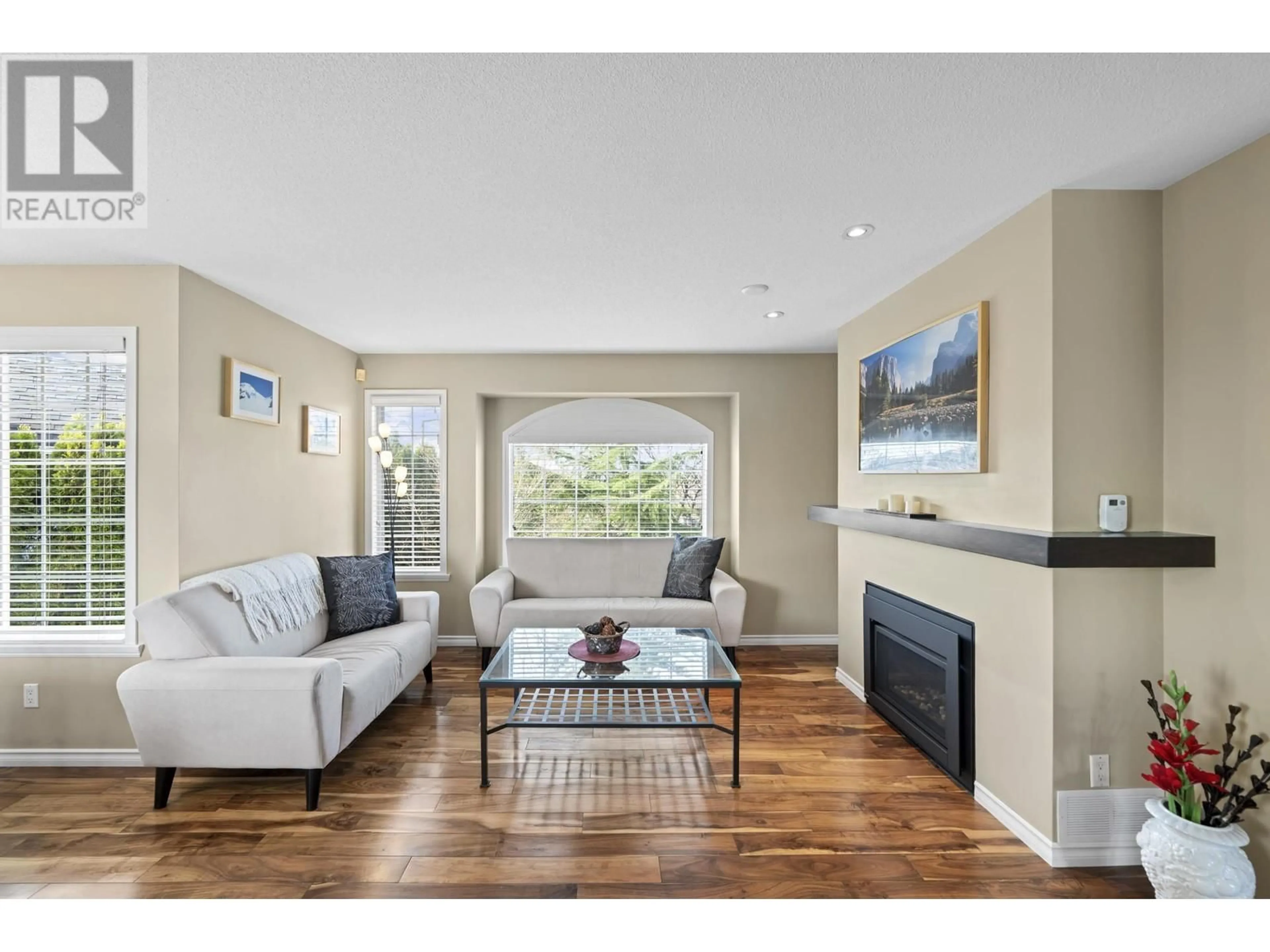 Living room with furniture, wood/laminate floor for 777 CANNON, Port Coquitlam British Columbia V3C6E3