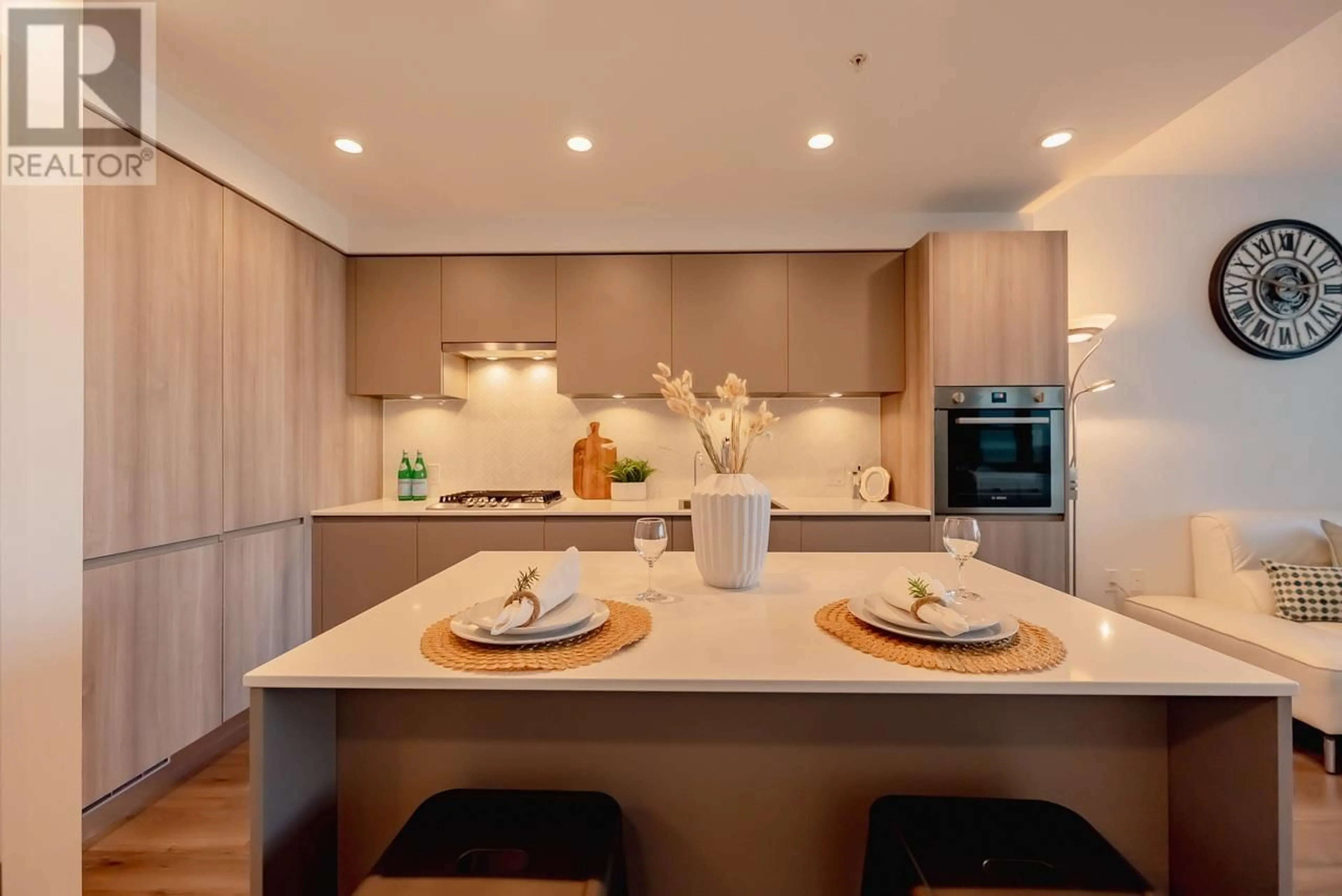 Contemporary kitchen, unknown for 1302 - 3809 EVERGREEN PLACE, Burnaby British Columbia V3J0M1