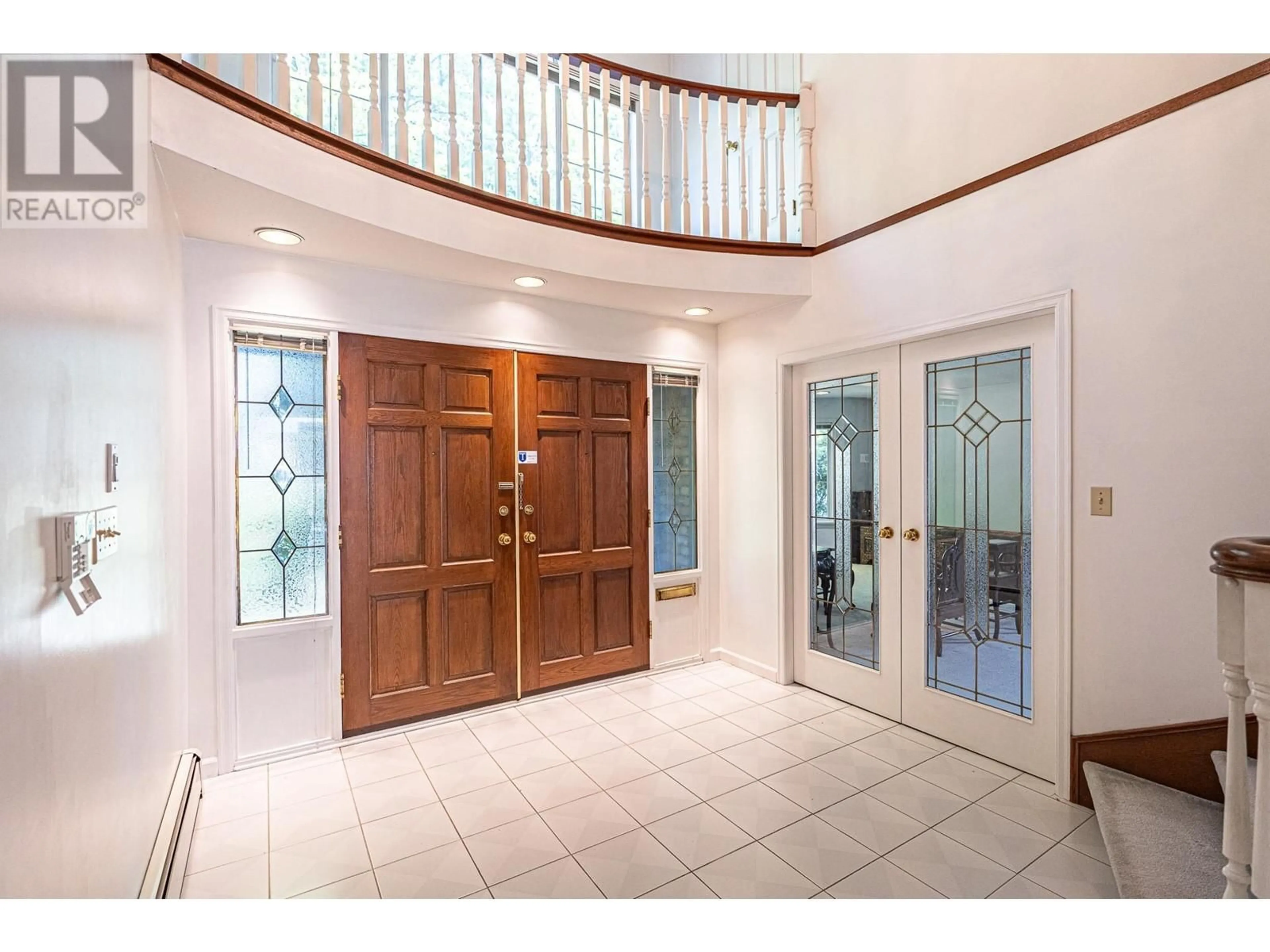 Indoor foyer for 6056 TRAFALGAR STREET, Vancouver British Columbia V6N1C4