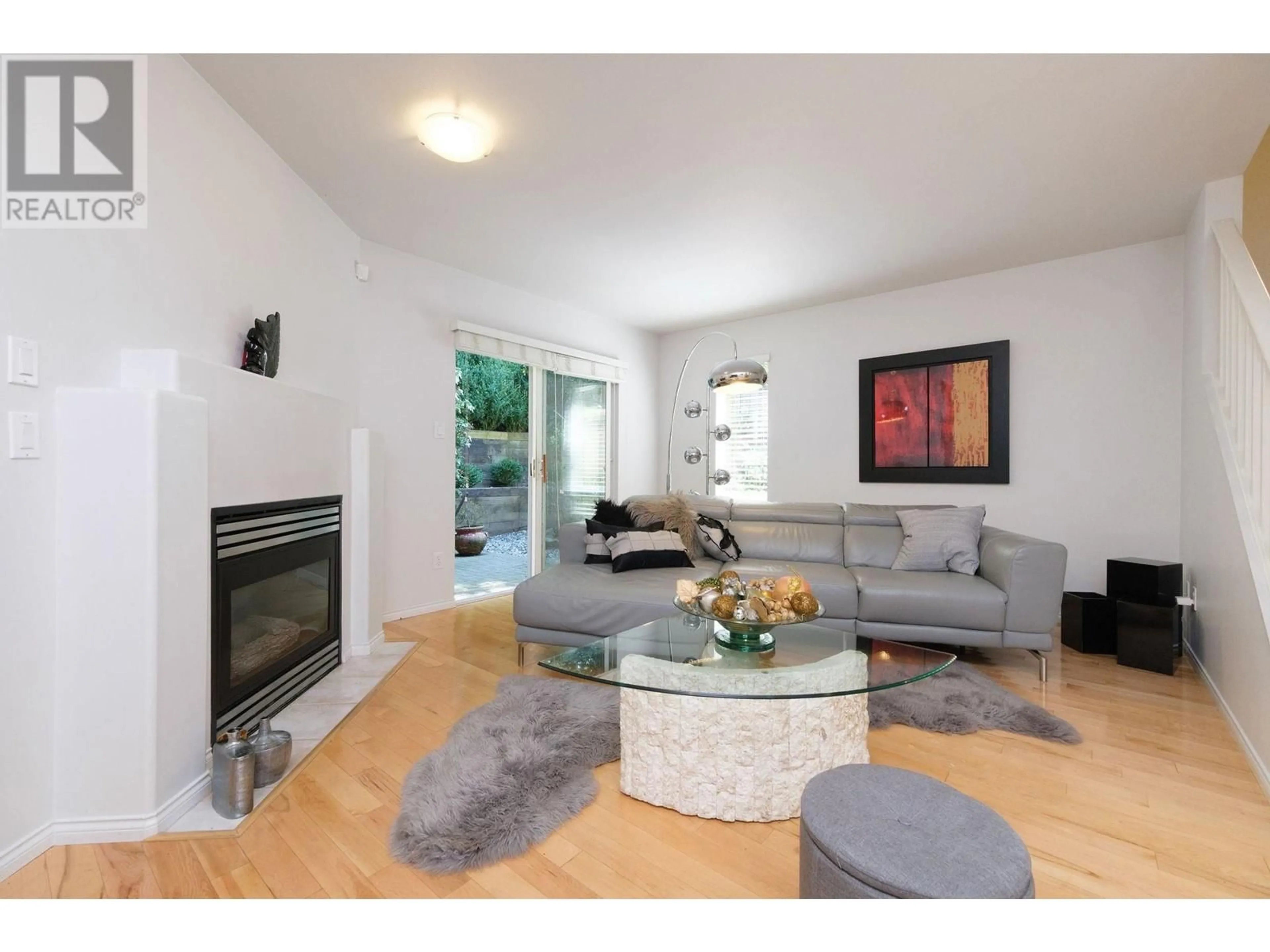 Living room with furniture, unknown for 23 - 8701 16TH AVENUE, Burnaby British Columbia V3N5B5