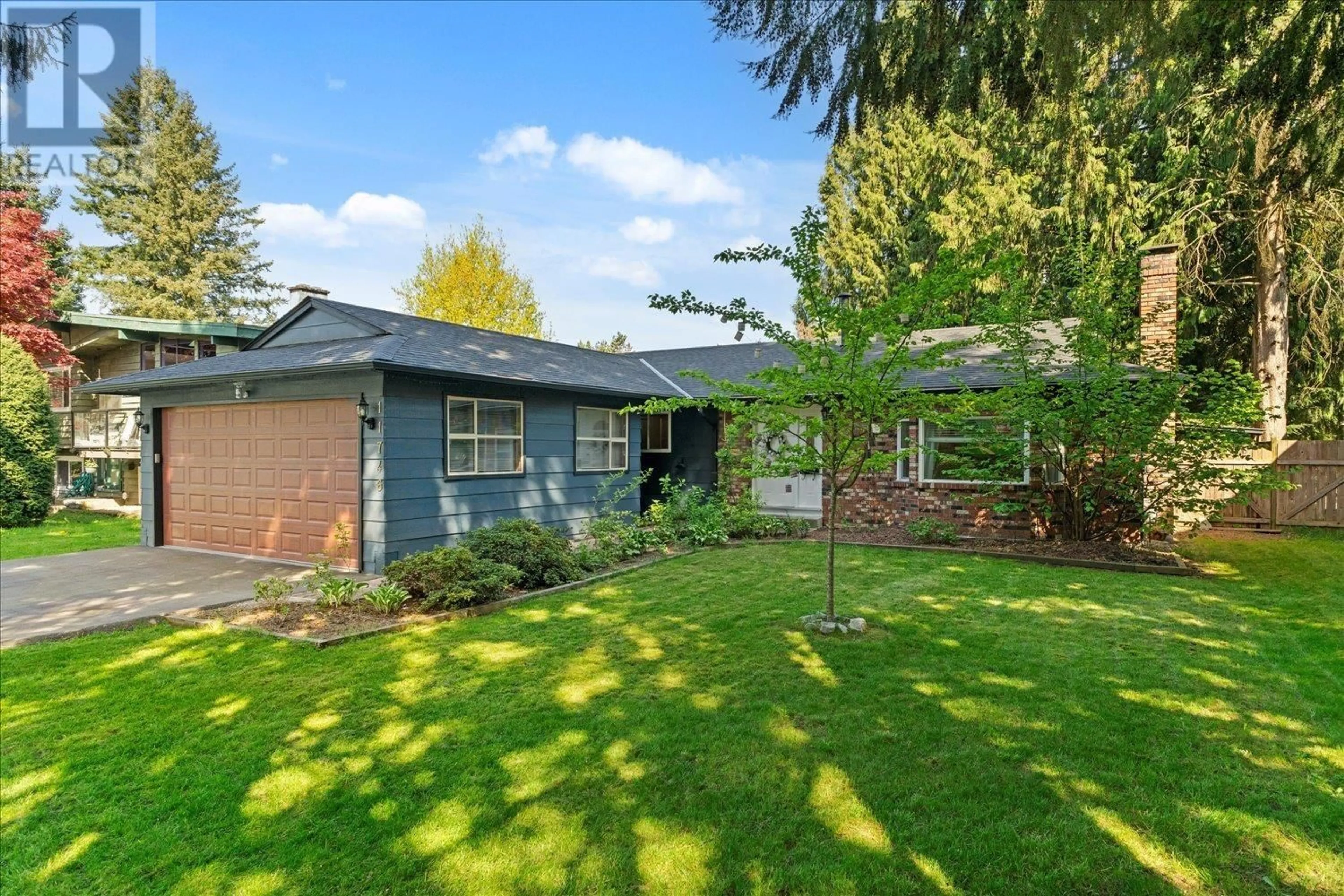 A pic from outside/outdoor area/front of a property/back of a property/a pic from drone, street for 11746 MORRIS STREET, Maple Ridge British Columbia V2X5C8