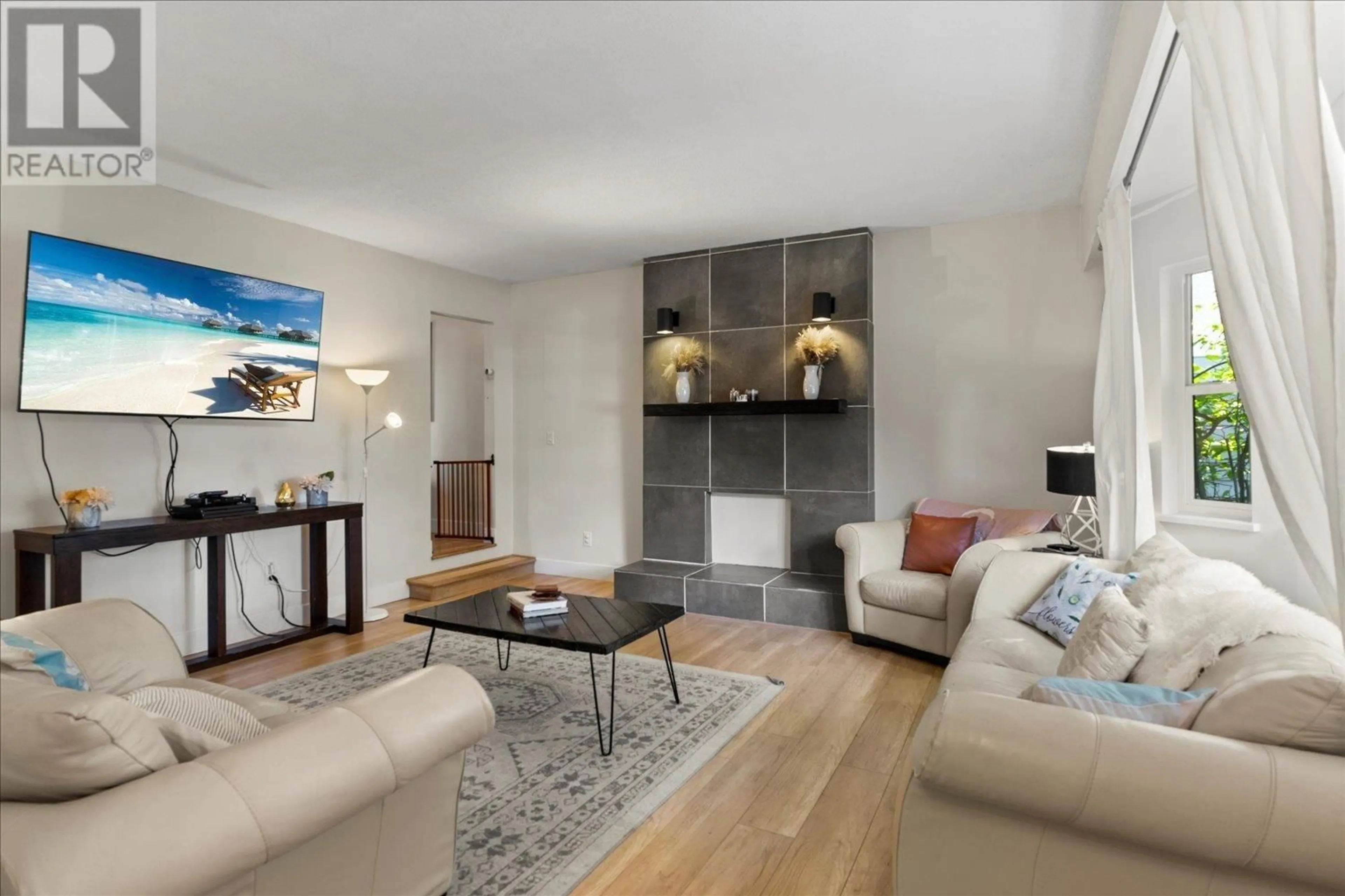 Living room with furniture, unknown for 11746 MORRIS STREET, Maple Ridge British Columbia V2X5C8