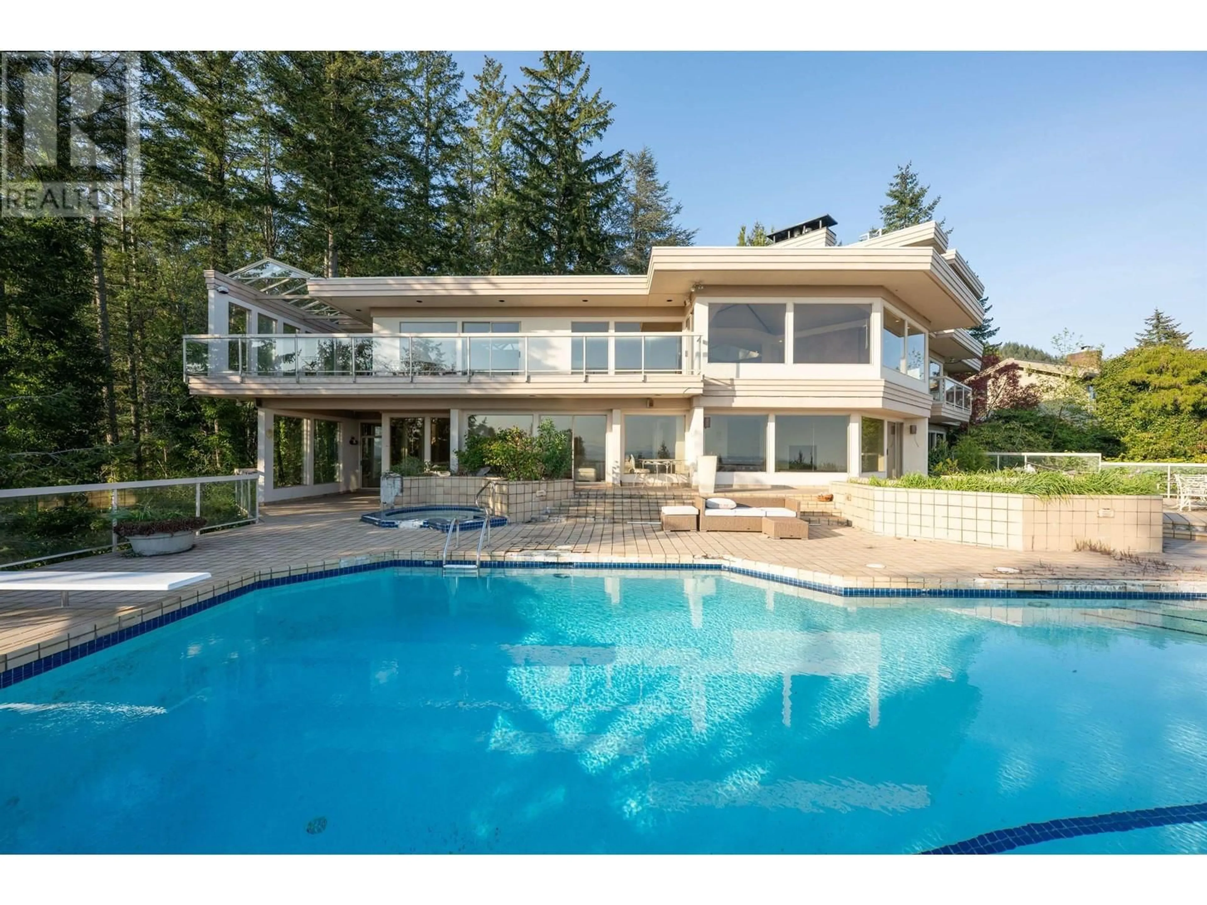 Pool for 4060 ALMONDEL ROAD, West Vancouver British Columbia V7V3L5