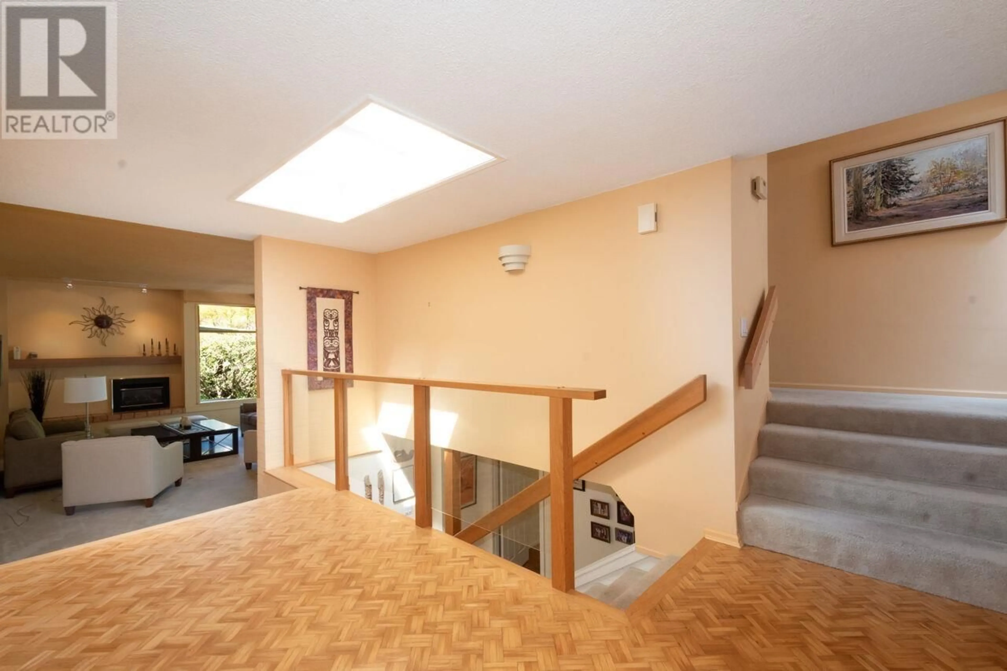 Indoor foyer for 4136 VIRGINIA CRESCENT, North Vancouver British Columbia V7R3Z6