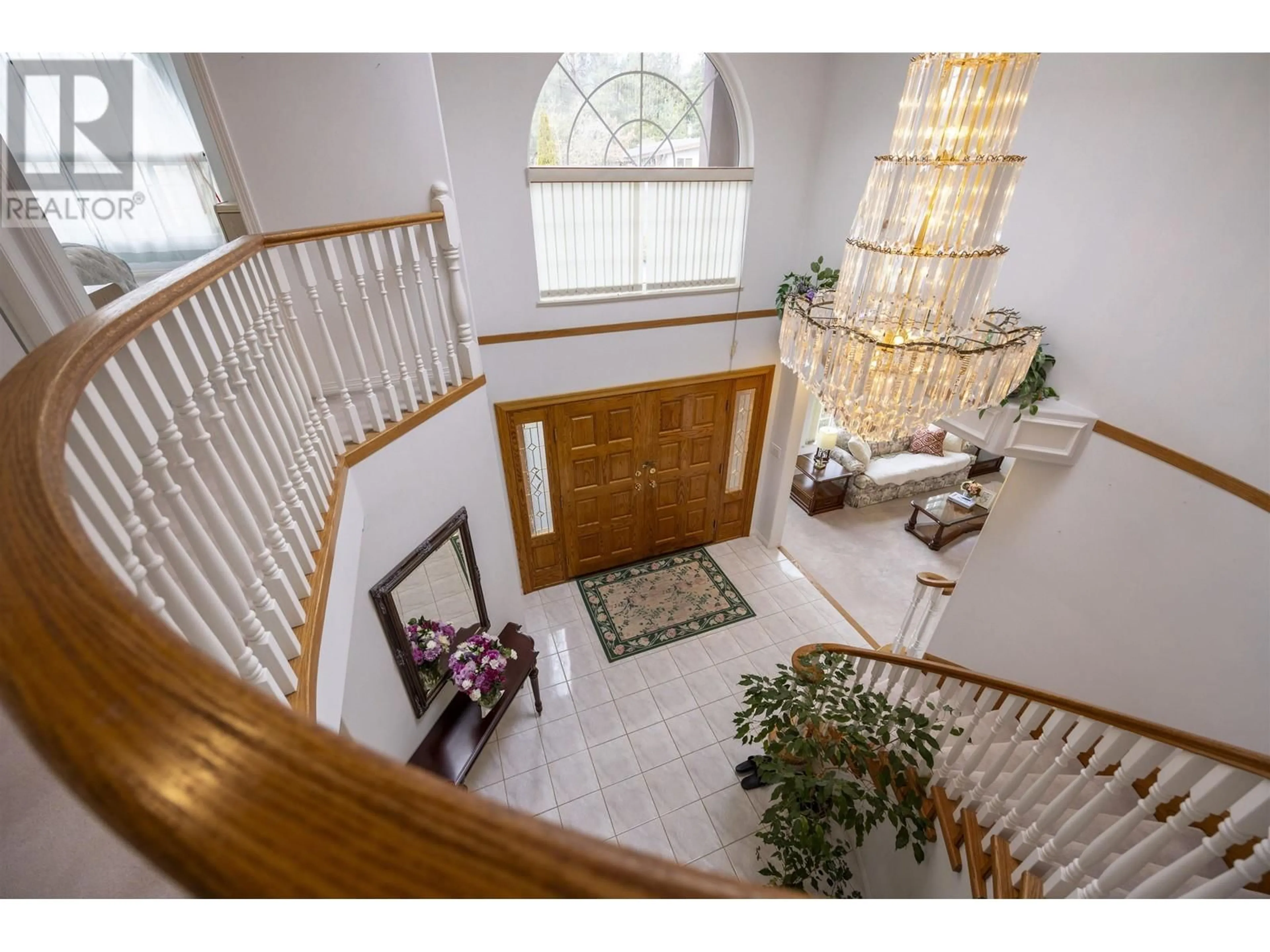 Indoor foyer for 5680 CEDARWOOD STREET, Burnaby British Columbia V5G2K6