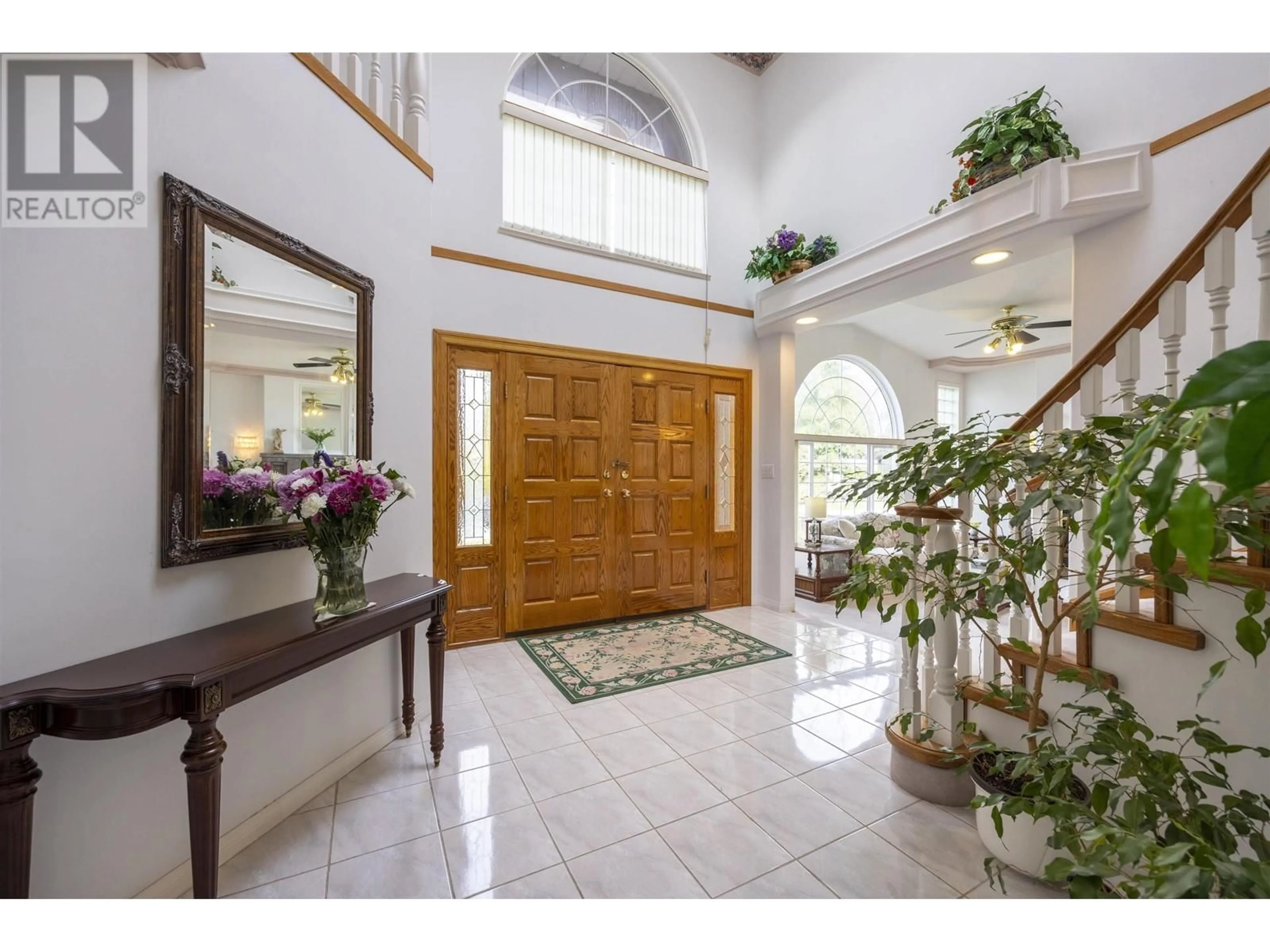 Indoor foyer for 5680 CEDARWOOD STREET, Burnaby British Columbia V5G2K6