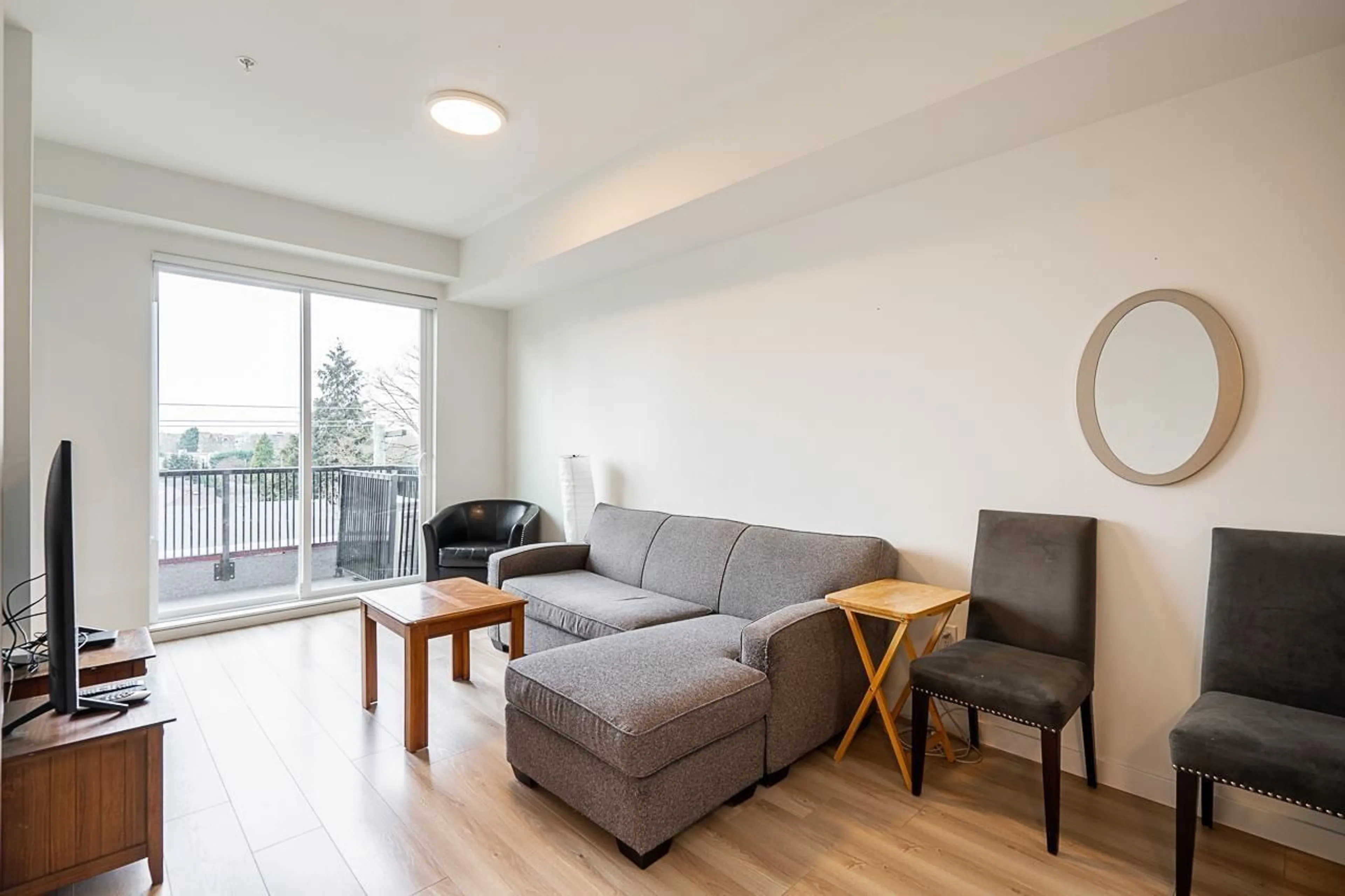 Living room with furniture, wood/laminate floor for 404 - 5420 208, Langley British Columbia V3A2J9