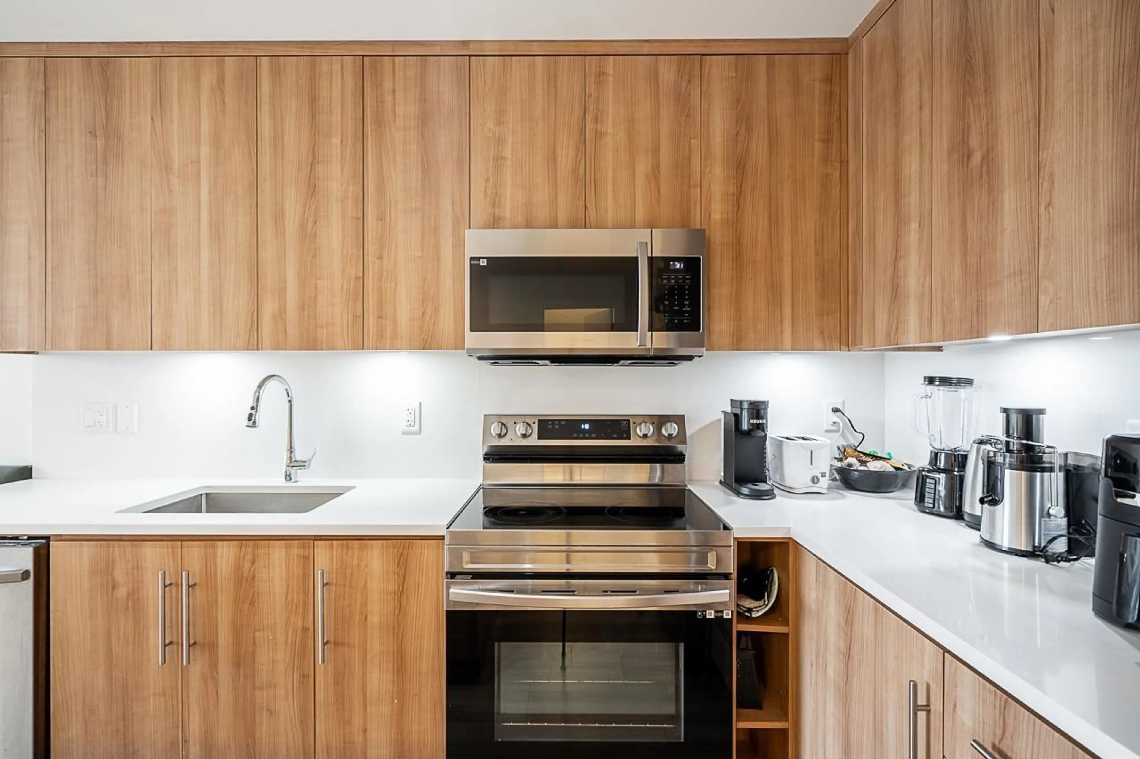 Standard kitchen, unknown for 404 - 5420 208, Langley British Columbia V3A2J9