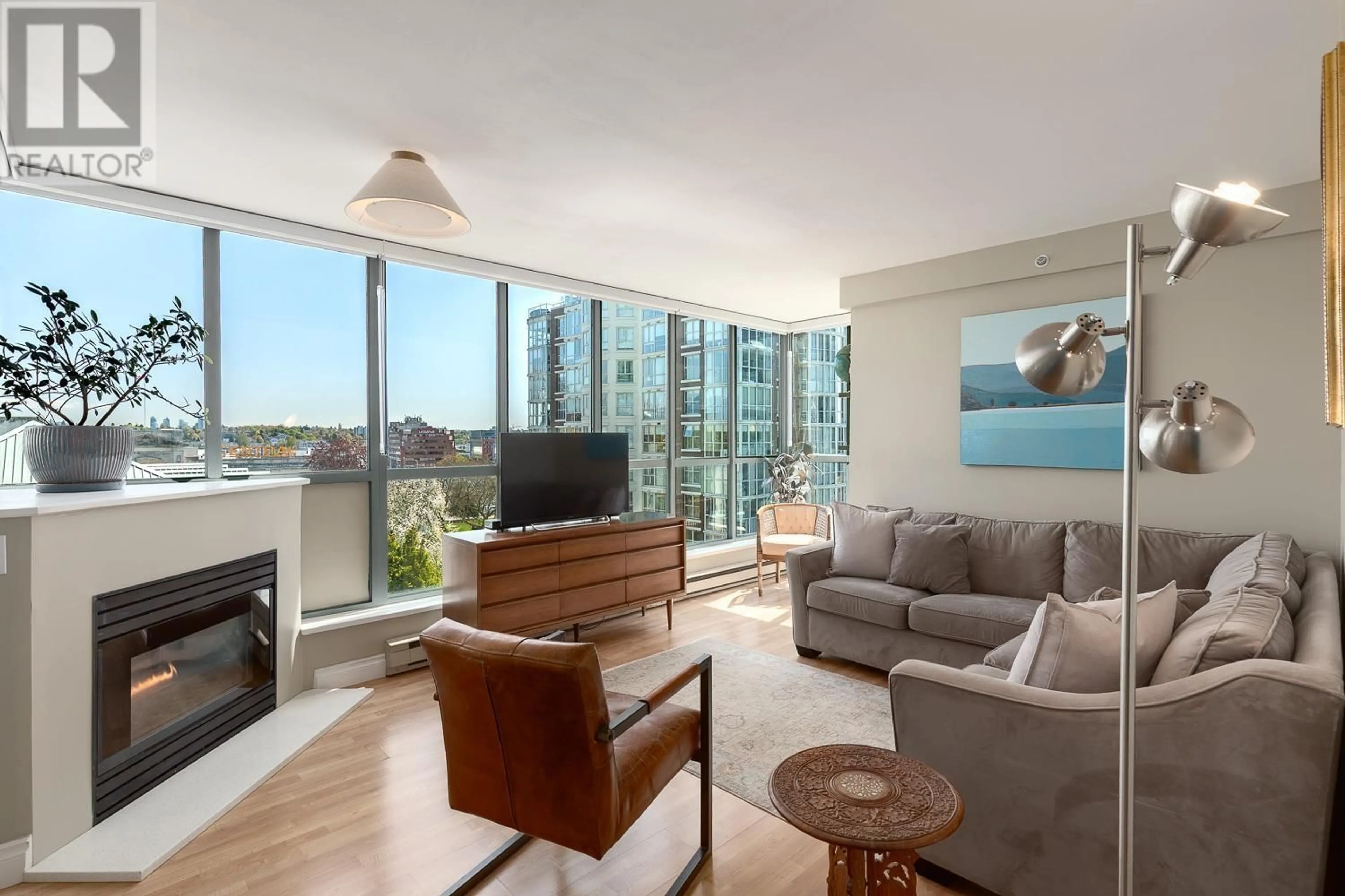 Living room with furniture, unknown for 805 - 1188 QUEBEC STREET, Vancouver British Columbia V6A4B3