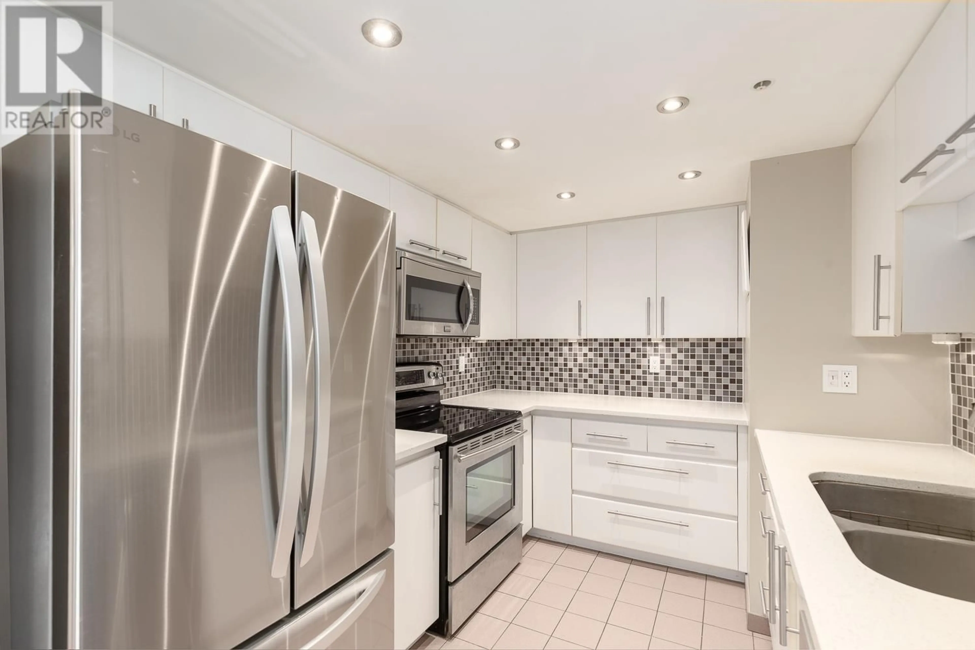Standard kitchen, ceramic/tile floor for 805 - 1188 QUEBEC STREET, Vancouver British Columbia V6A4B3