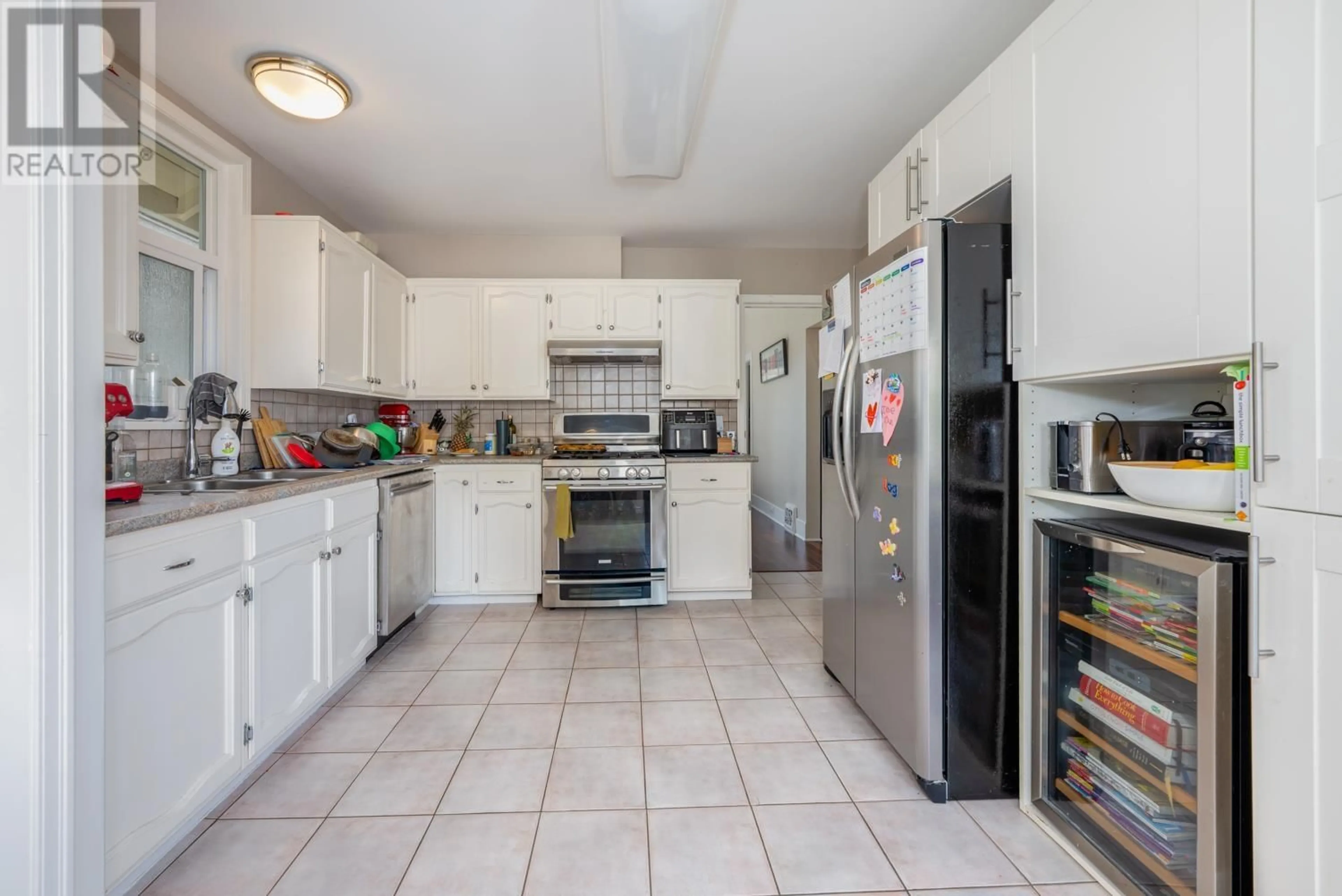 Standard kitchen, ceramic/tile floor for 2907 34TH AVENUE, Vancouver British Columbia V6N2J9