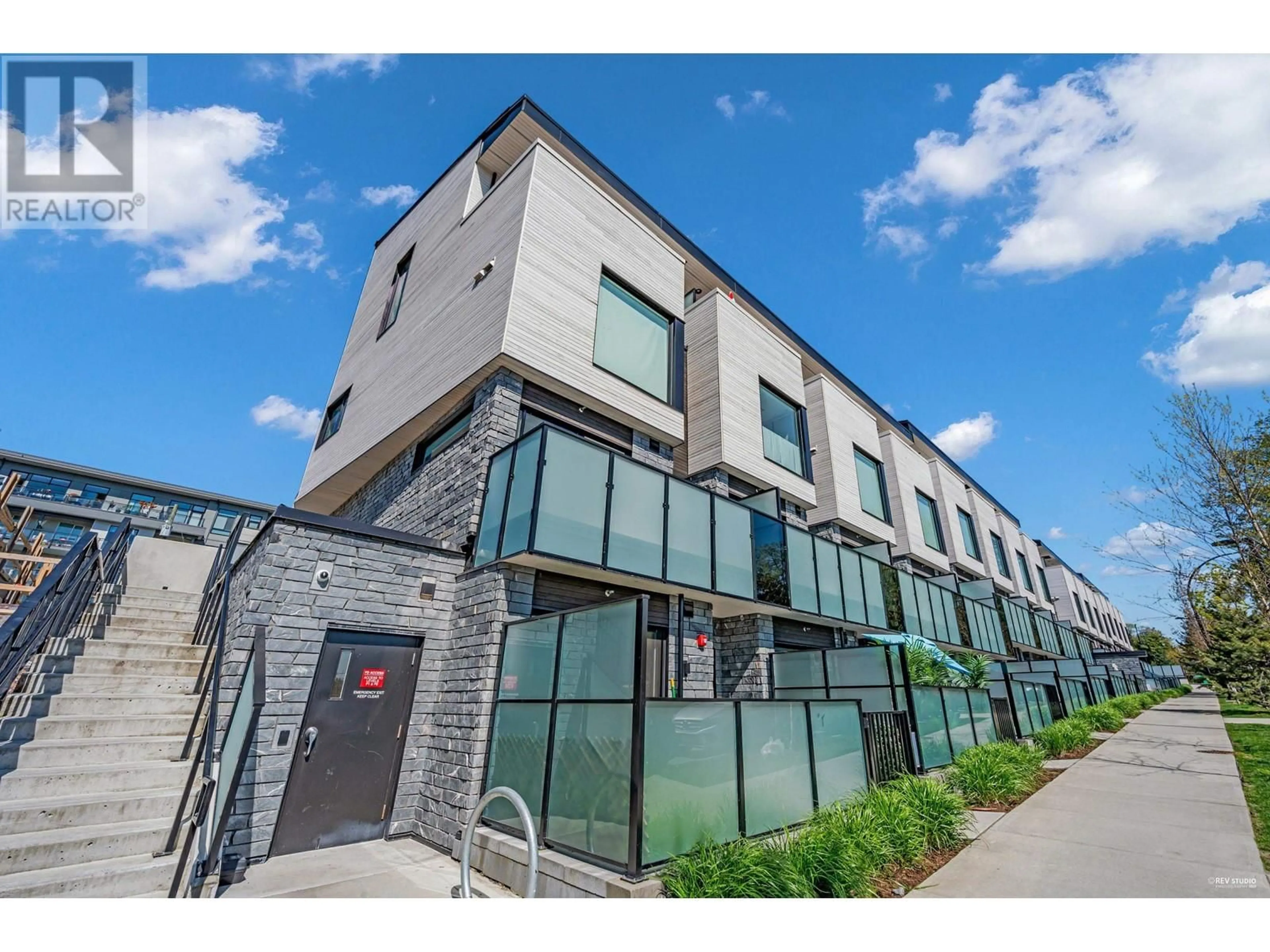 Unknown for 116 - 650 2ND STREET, North Vancouver British Columbia V7L0H5