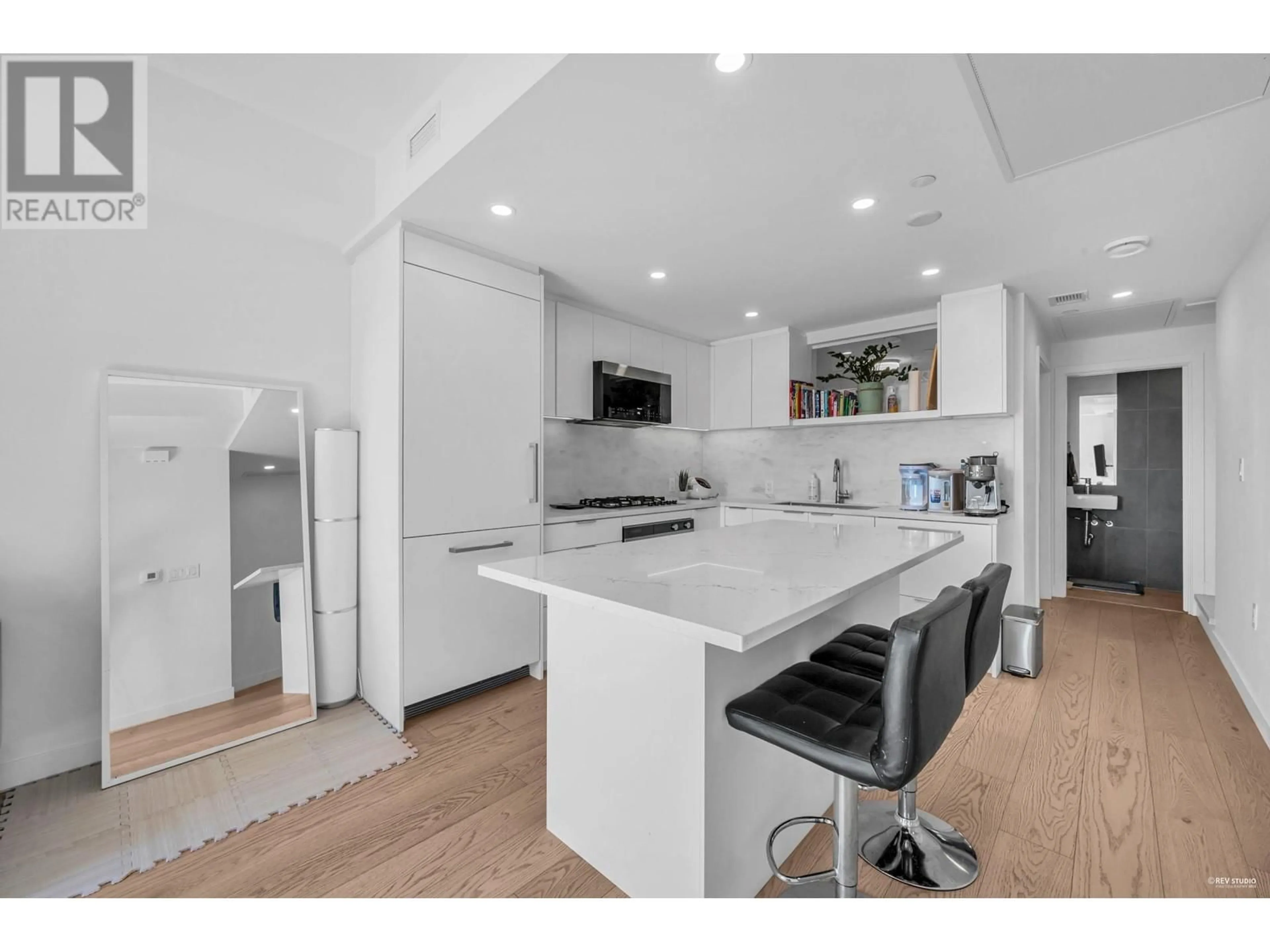 Open concept kitchen, unknown for 116 - 650 2ND STREET, North Vancouver British Columbia V7L0H5