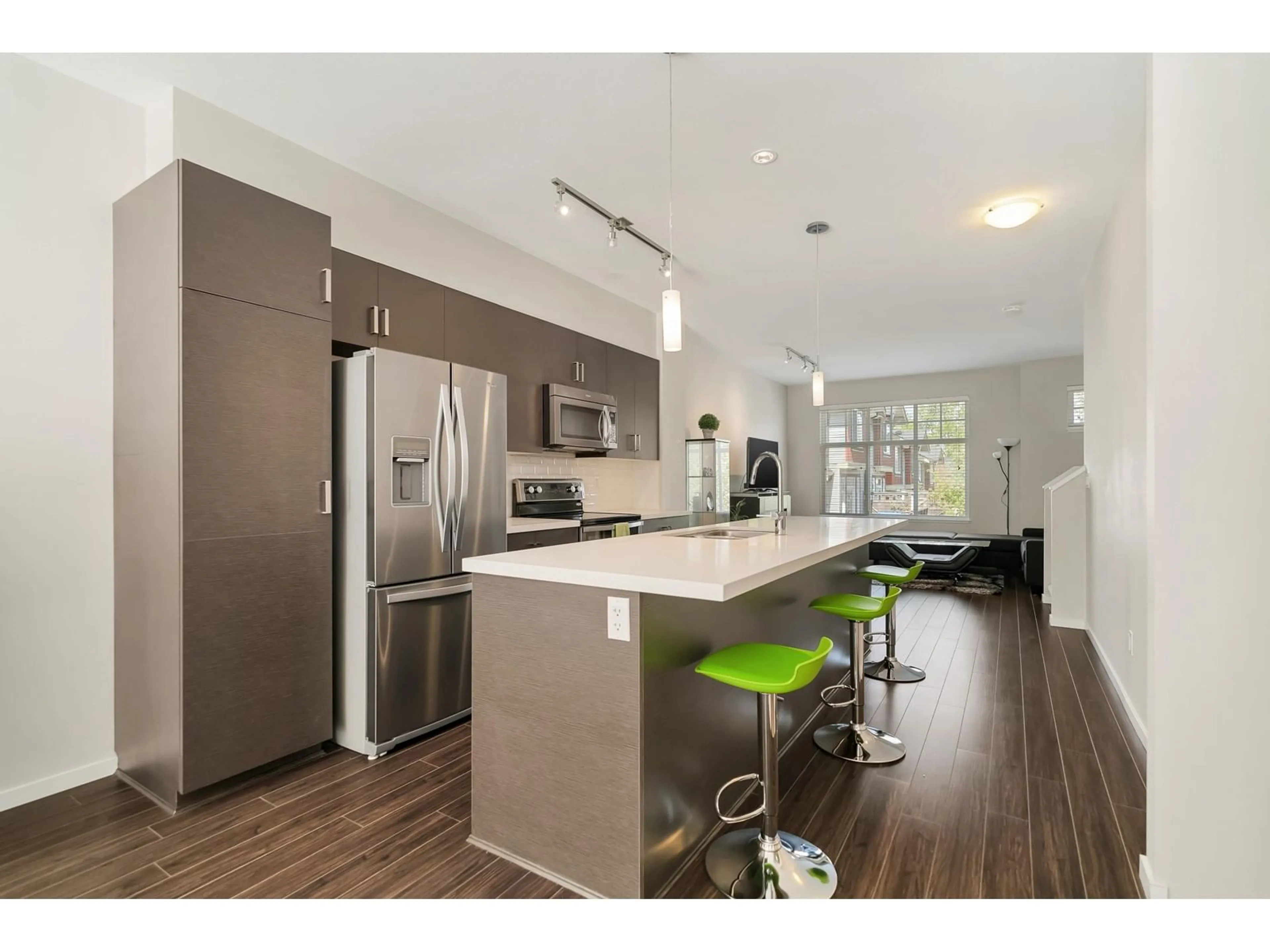 Open concept kitchen, wood/laminate floor for 29 - 13886 62, Surrey British Columbia V3X0G2