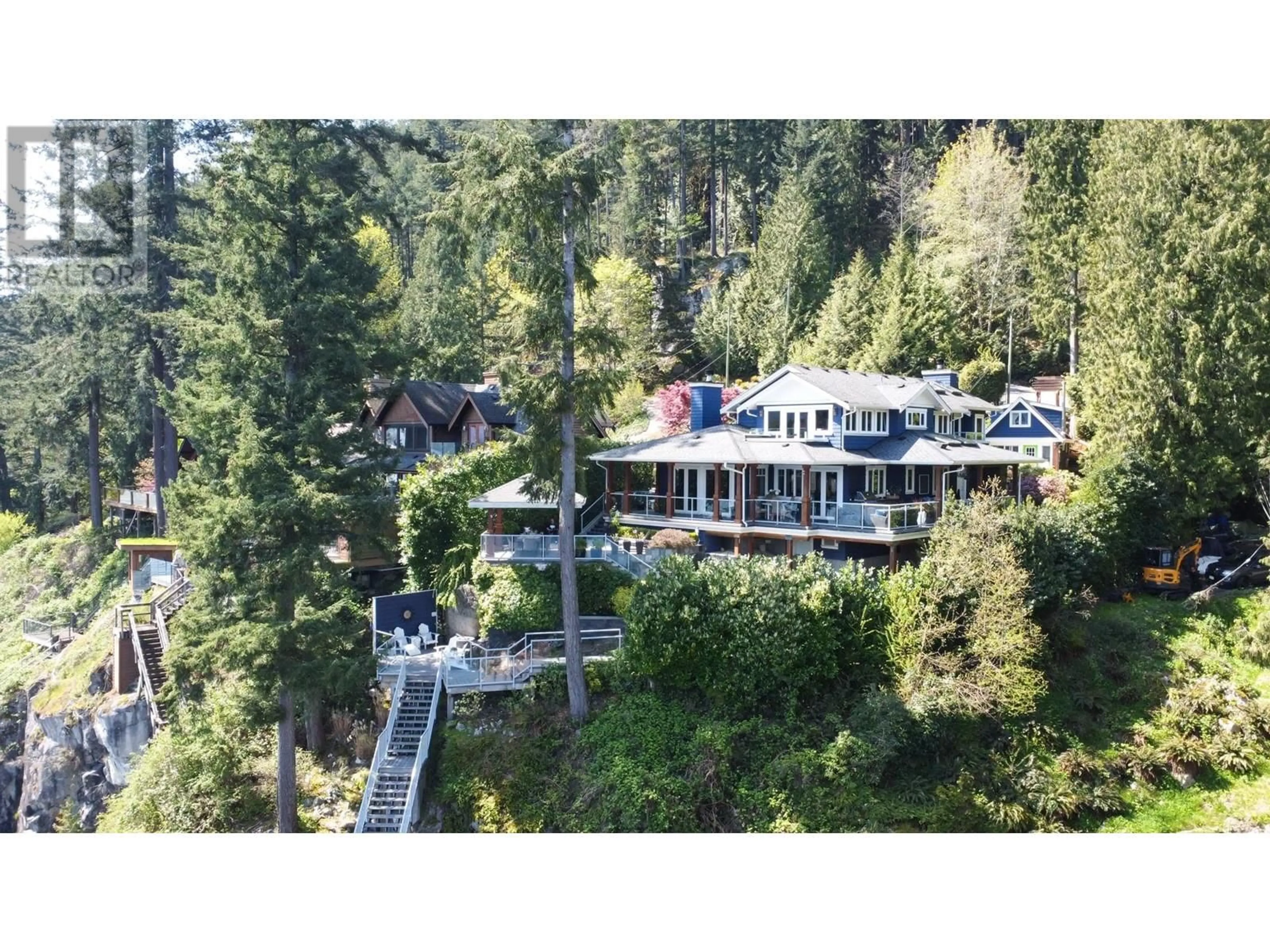 A pic from outside/outdoor area/front of a property/back of a property/a pic from drone, unknown for 5125 INDIAN RIVER DRIVE, North Vancouver British Columbia V7G2T6