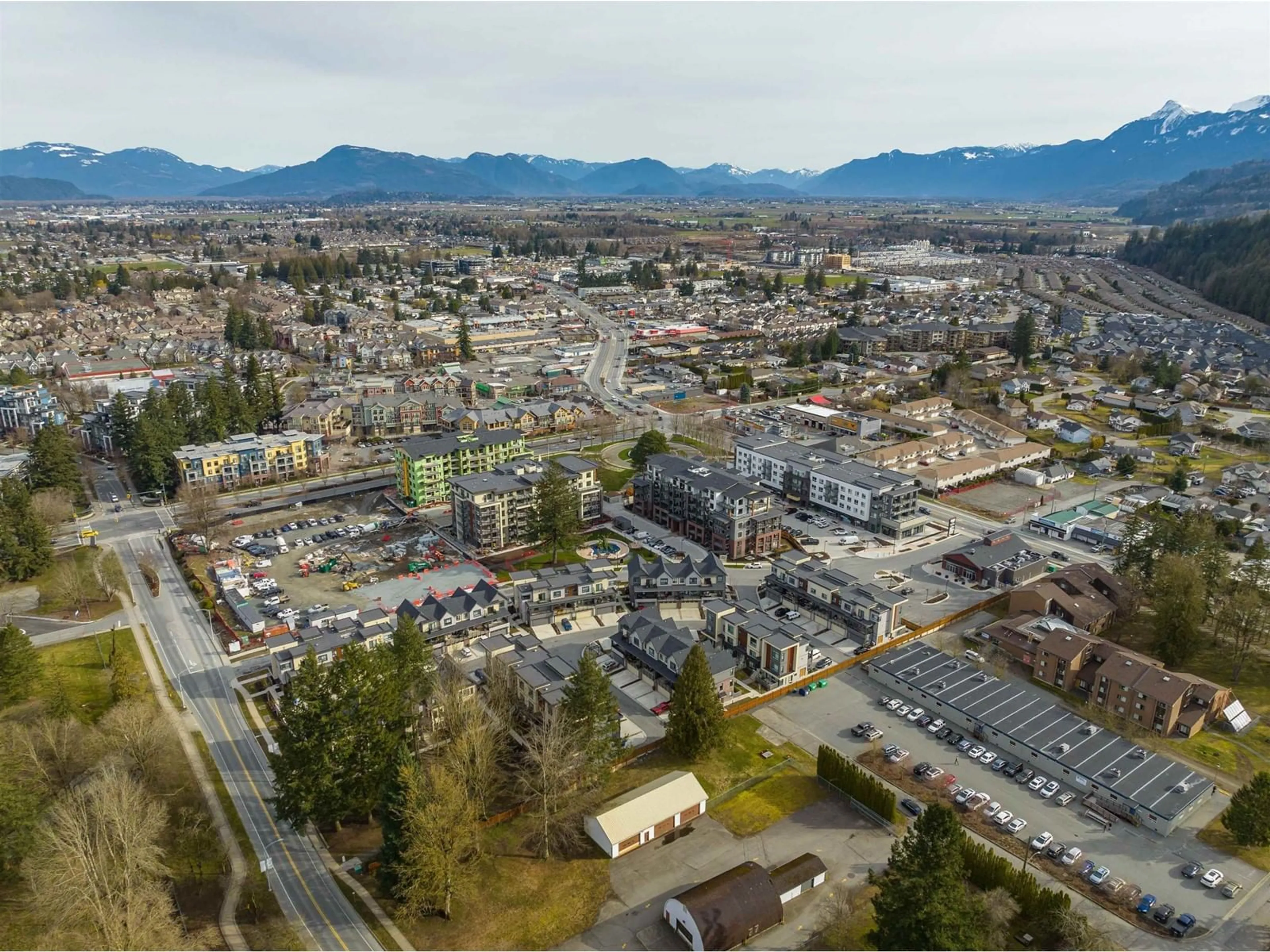 A pic from outside/outdoor area/front of a property/back of a property/a pic from drone, mountain view for 316 - 45511 CAMPUS DRIVE, Chilliwack British Columbia V2R6K8