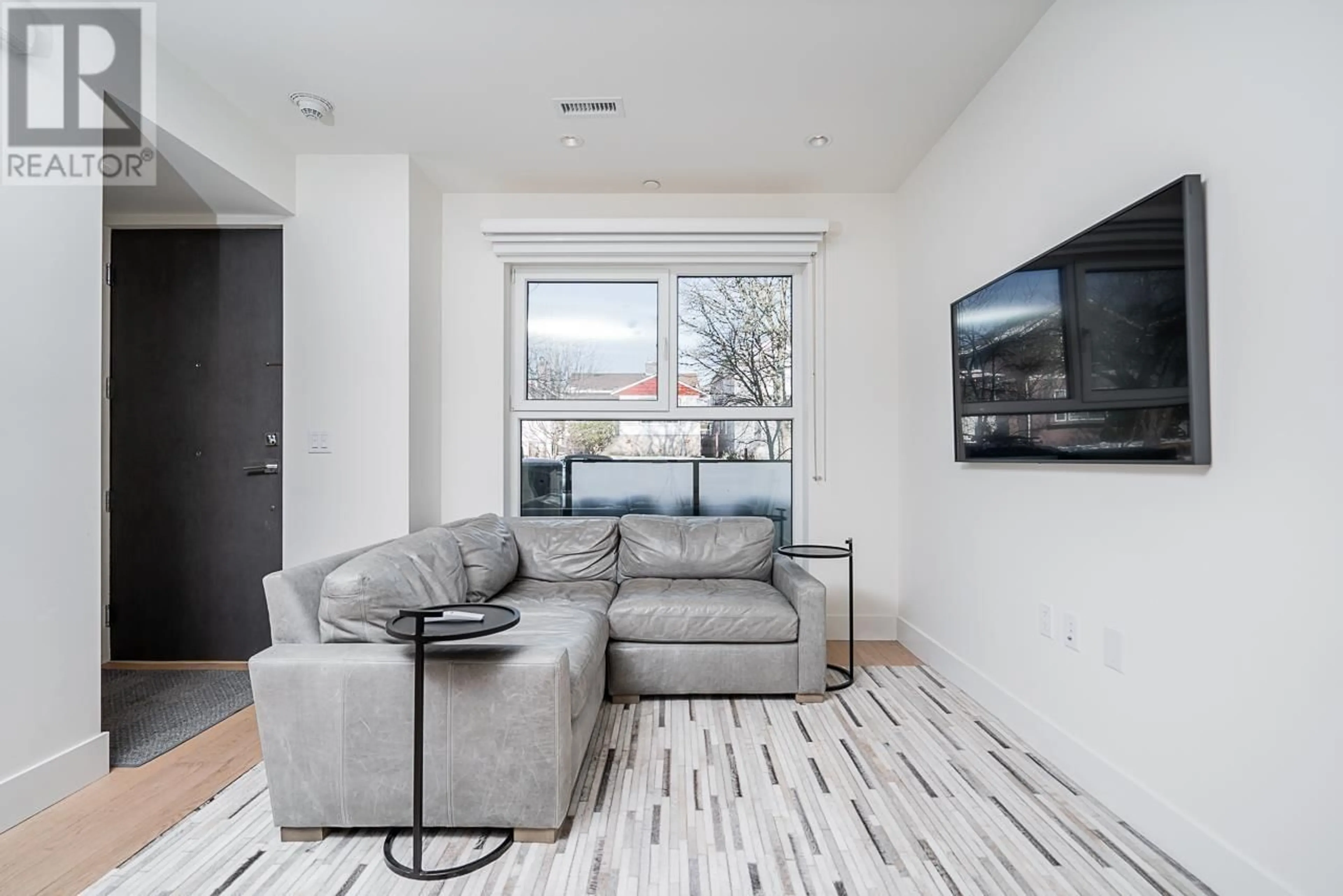 Living room with furniture, unknown for 158 WOODSTOCK AVENUE, Vancouver British Columbia V5Y0N1