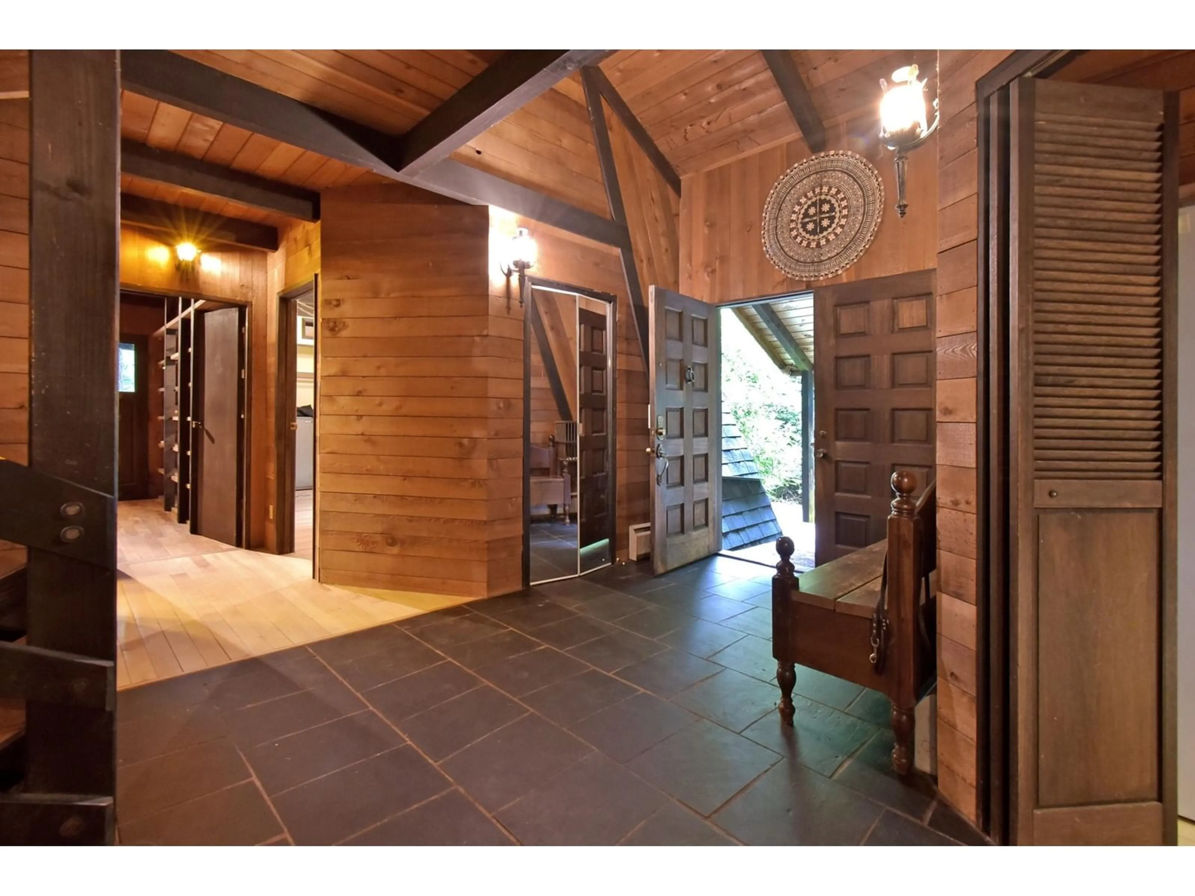 Indoor foyer for 2845 132, Surrey British Columbia V4P1J9
