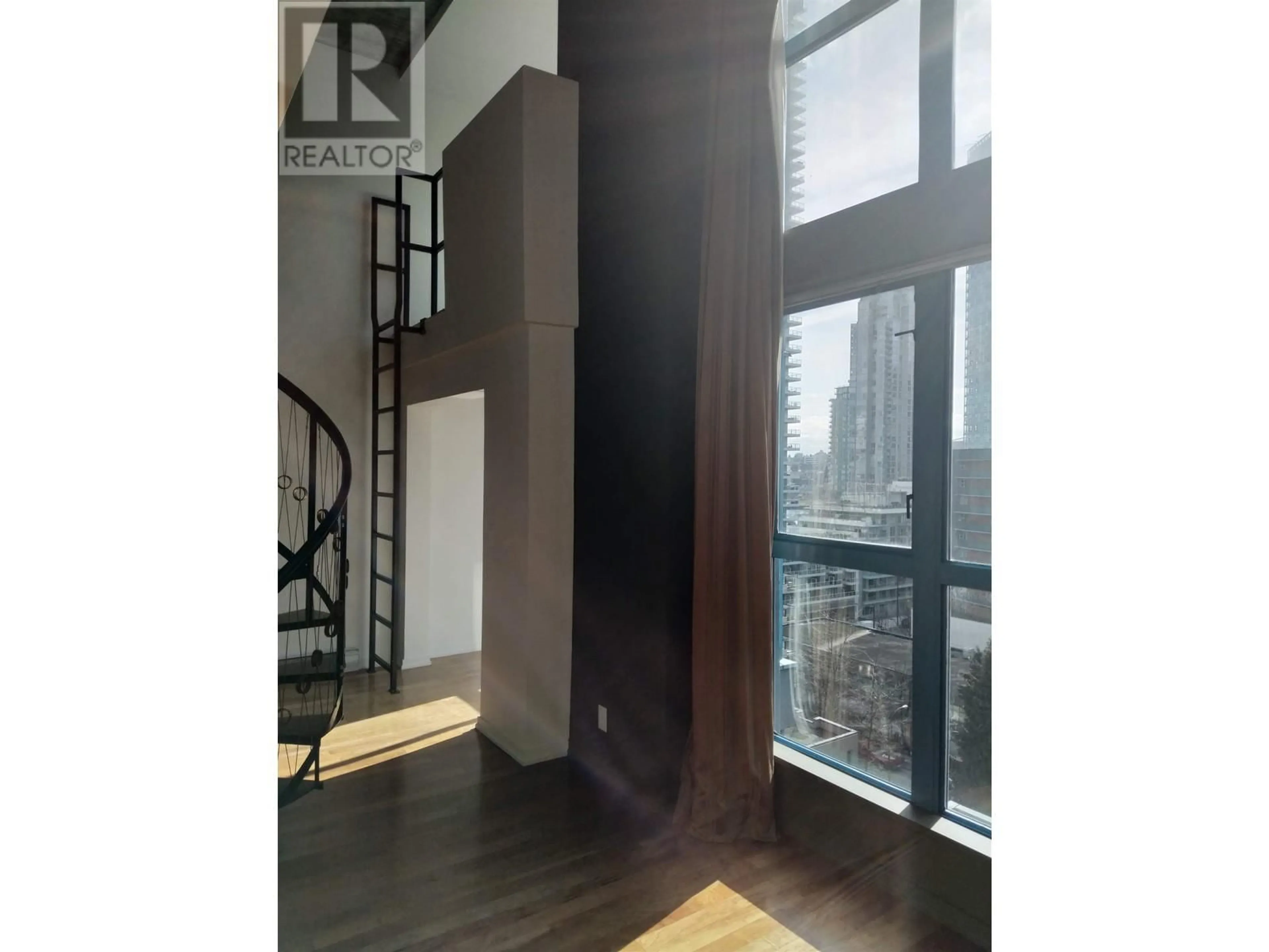 Indoor foyer for 601 - 1238 SEYMOUR STREET, Vancouver British Columbia V6B3N9
