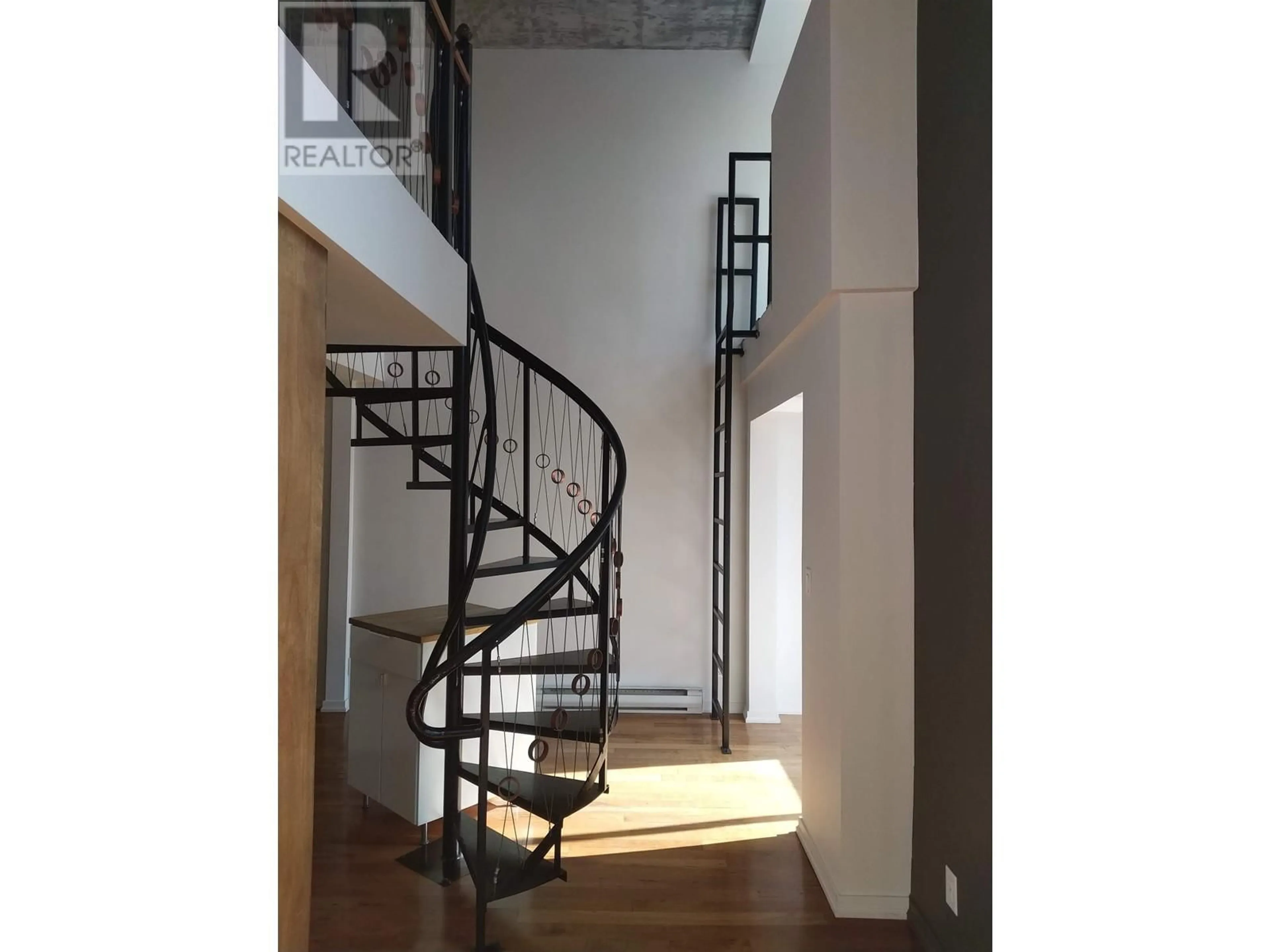 Stairs for 601 - 1238 SEYMOUR STREET, Vancouver British Columbia V6B3N9