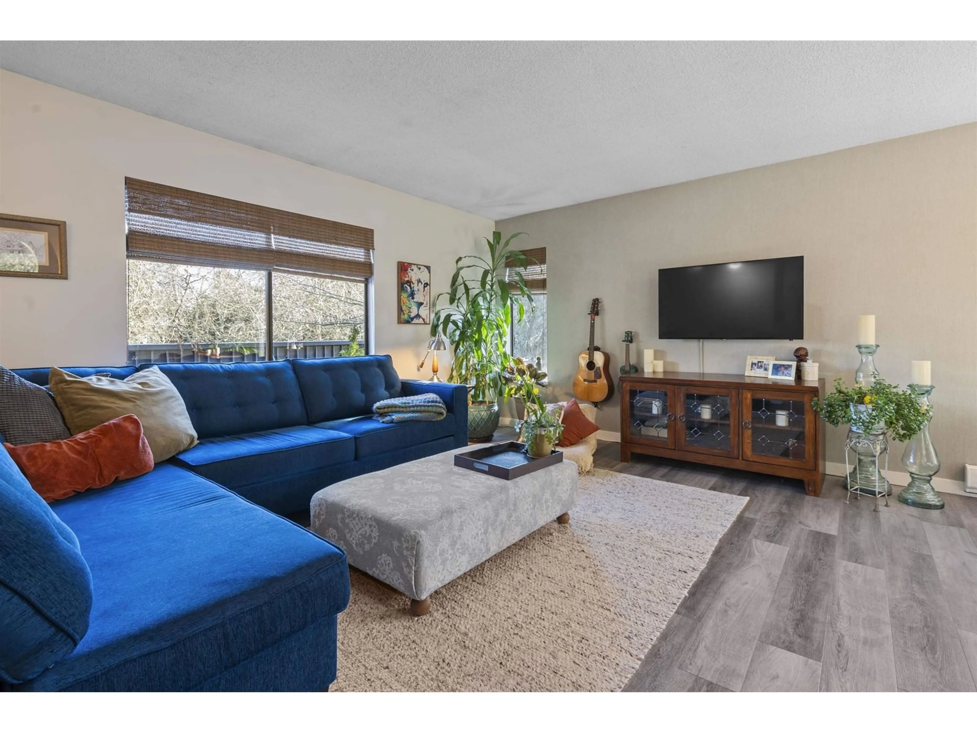 Living room with furniture, unknown for 1503 - 10620 150, Surrey British Columbia V3R7K2