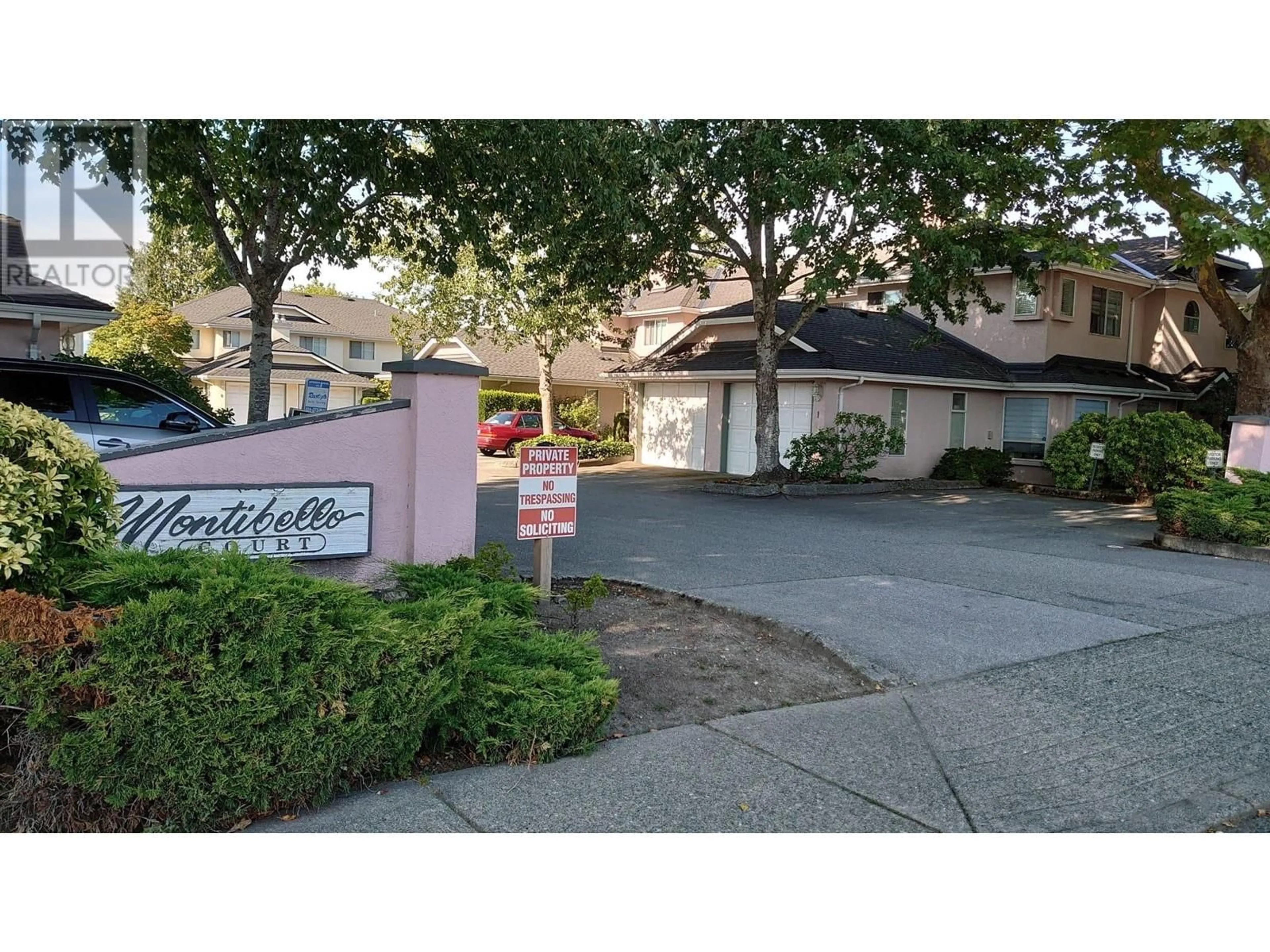Indoor foyer for 2 - 8411 SAUNDERS ROAD, Richmond British Columbia V7A2A6