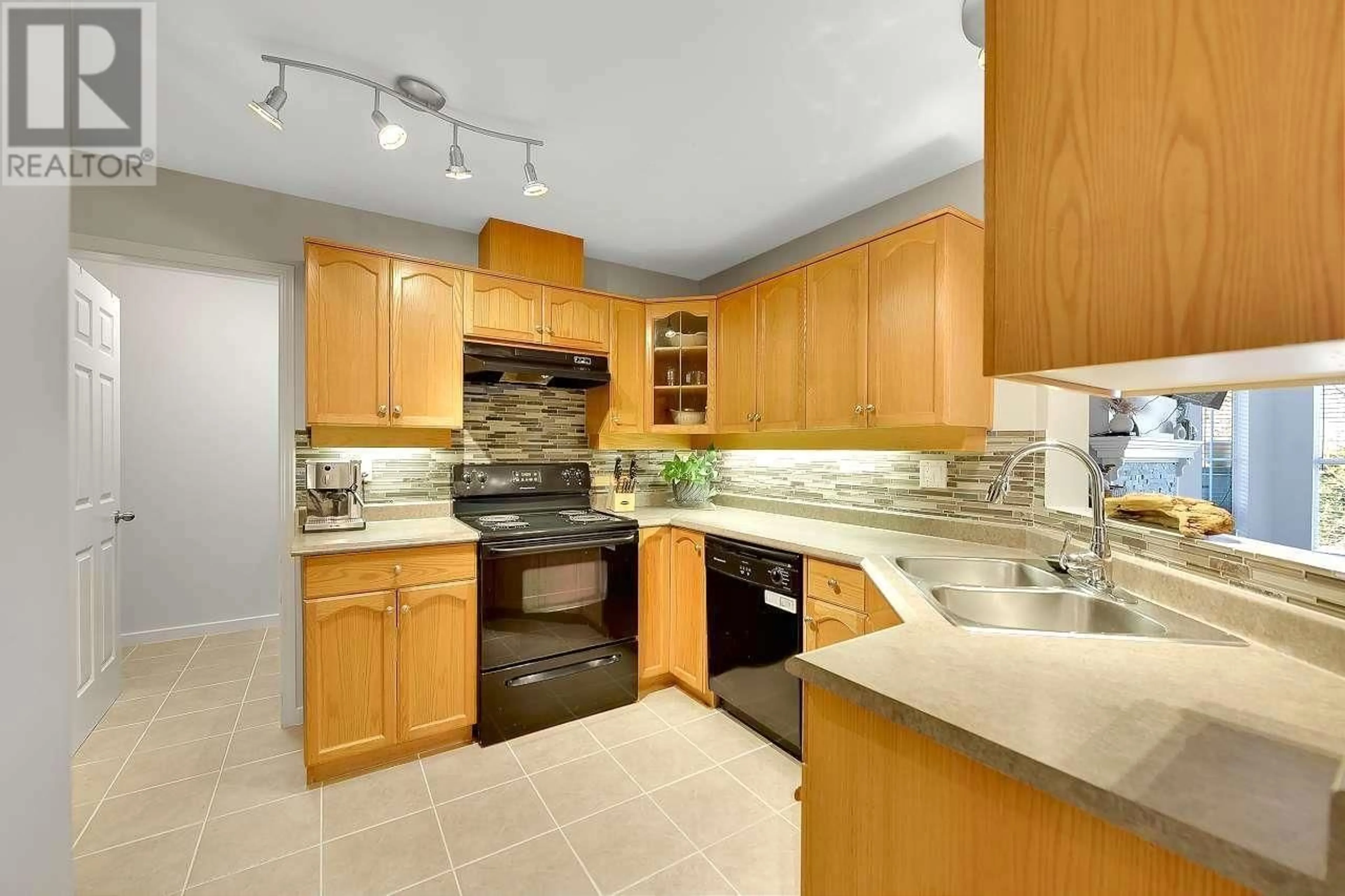 Standard kitchen, ceramic/tile floor for 212 - 12464 191B STREET, Pitt Meadows British Columbia V3Y2P6
